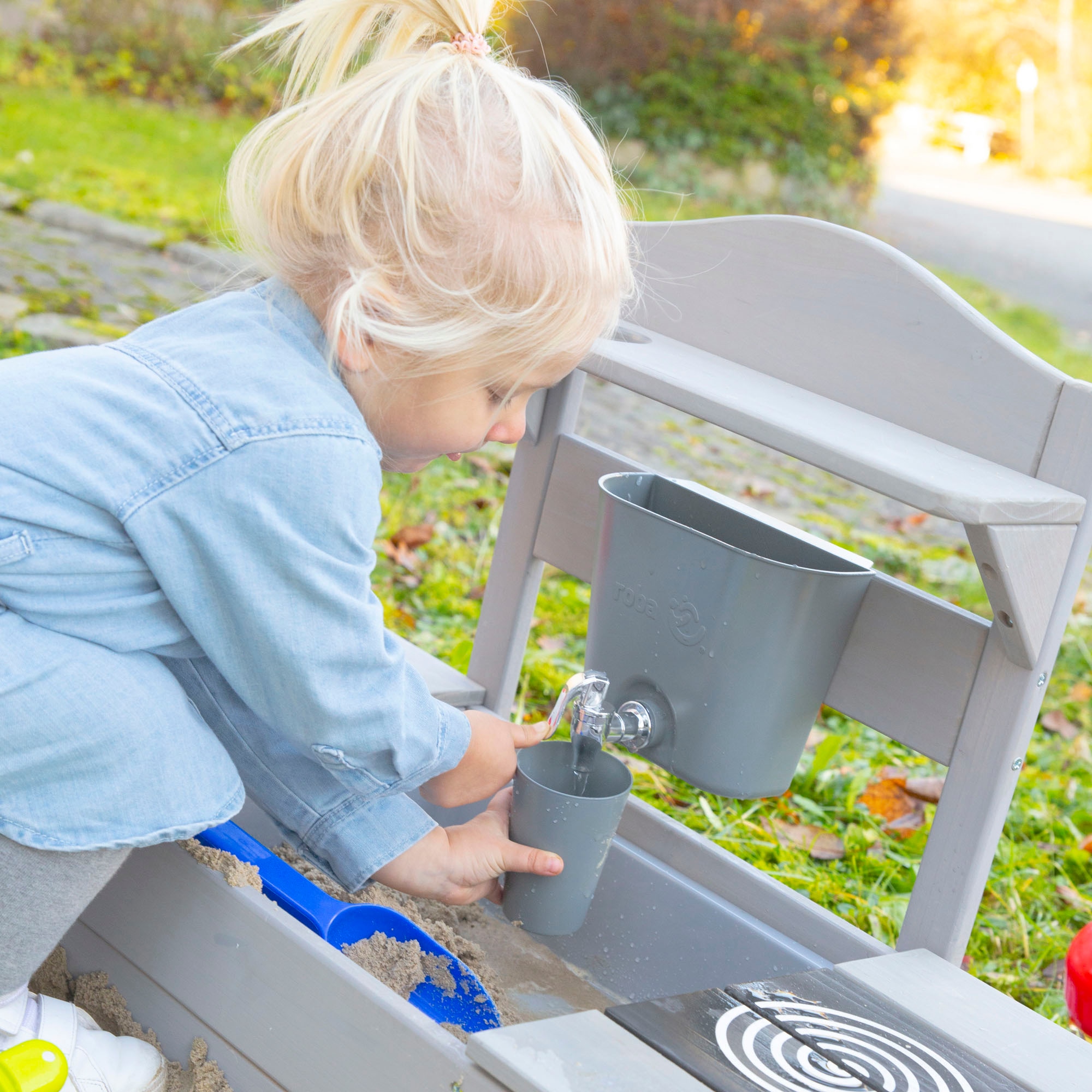 roba® Outdoor-Spielküche »Matschküche zum Hängen, grau lasiert, aus Holz« FSC® - schützt Wald