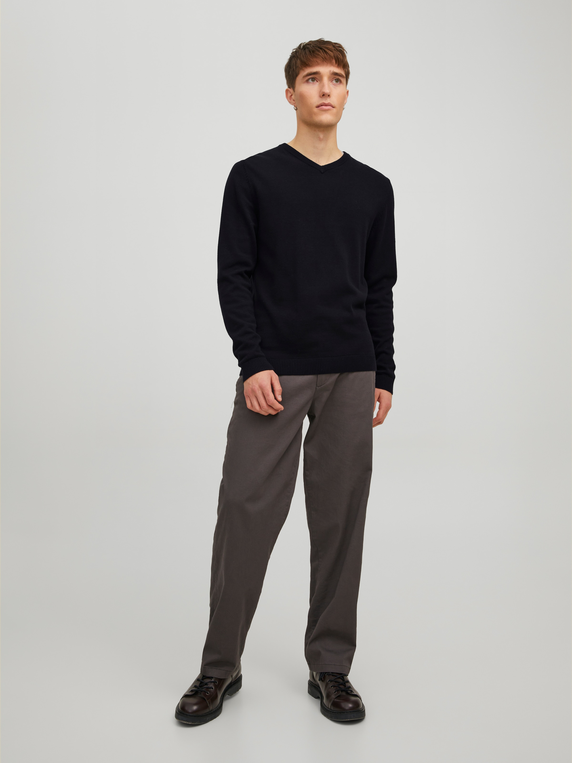 Jack & Jones V-Ausschnitt-Pullover »JJEBASIC mit V-Ausschnitt, ideal für Herbst und Alltag«, unifarben, modisch, slim fit, Baumwolle, V-Ausschnitt
