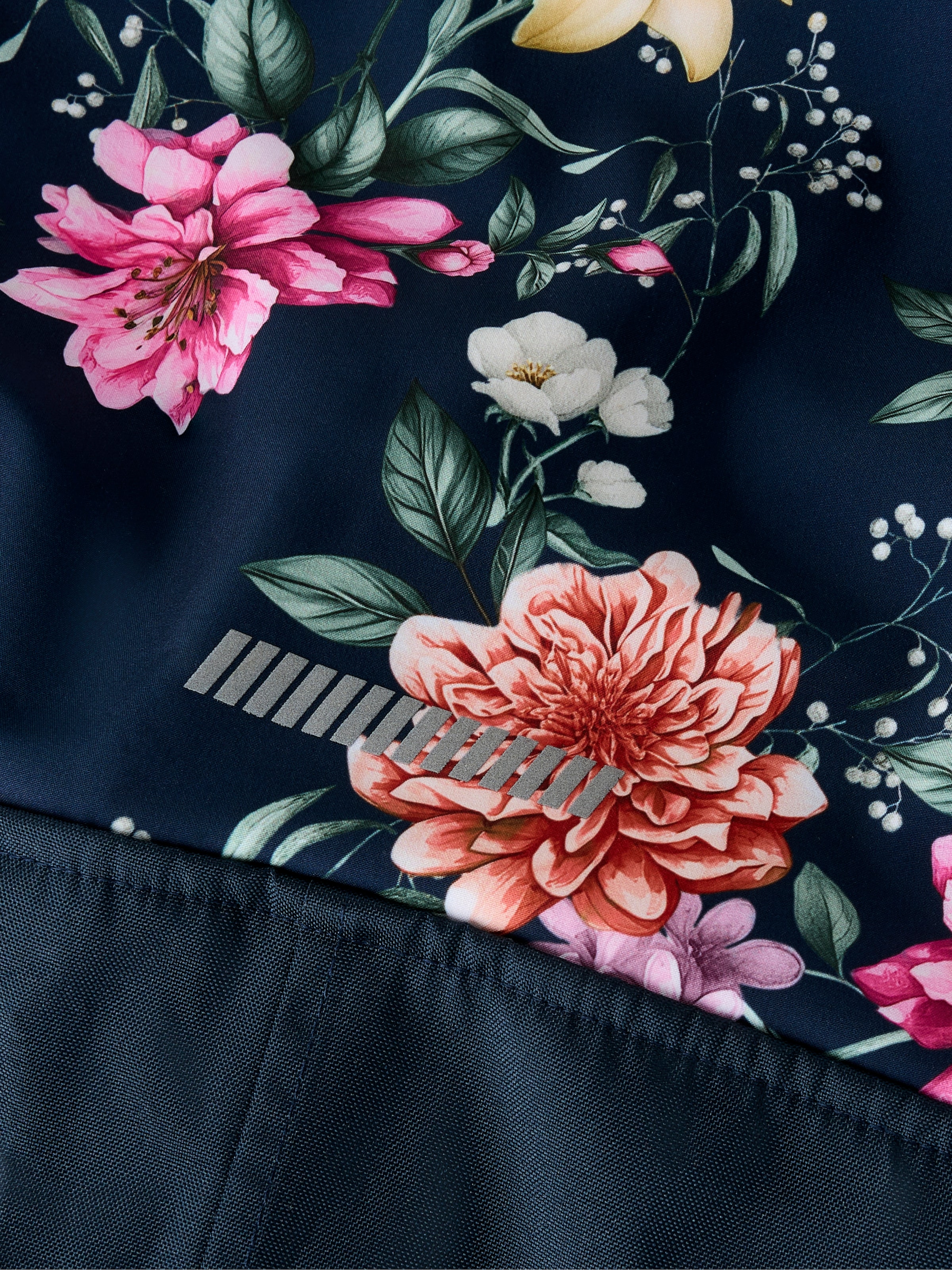 Name It Softshelloverall »NMFALFA08 SOFTSHELL SUIT AOP 1FO NOOS« mit verstellbarer und abnehmbarer Fussschlaufe