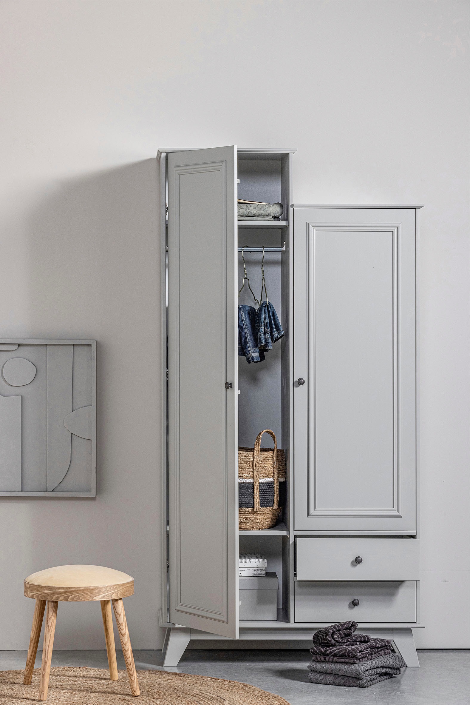WOOOD Garderobenschrank »Lily mit FSC® Massivkiefer und asymmetrischer Höhe B98 x T41 x H190 cm« Mit Metallknöpfen Tragkraft 10 kg pro boden wasserbasierter Schutzlack