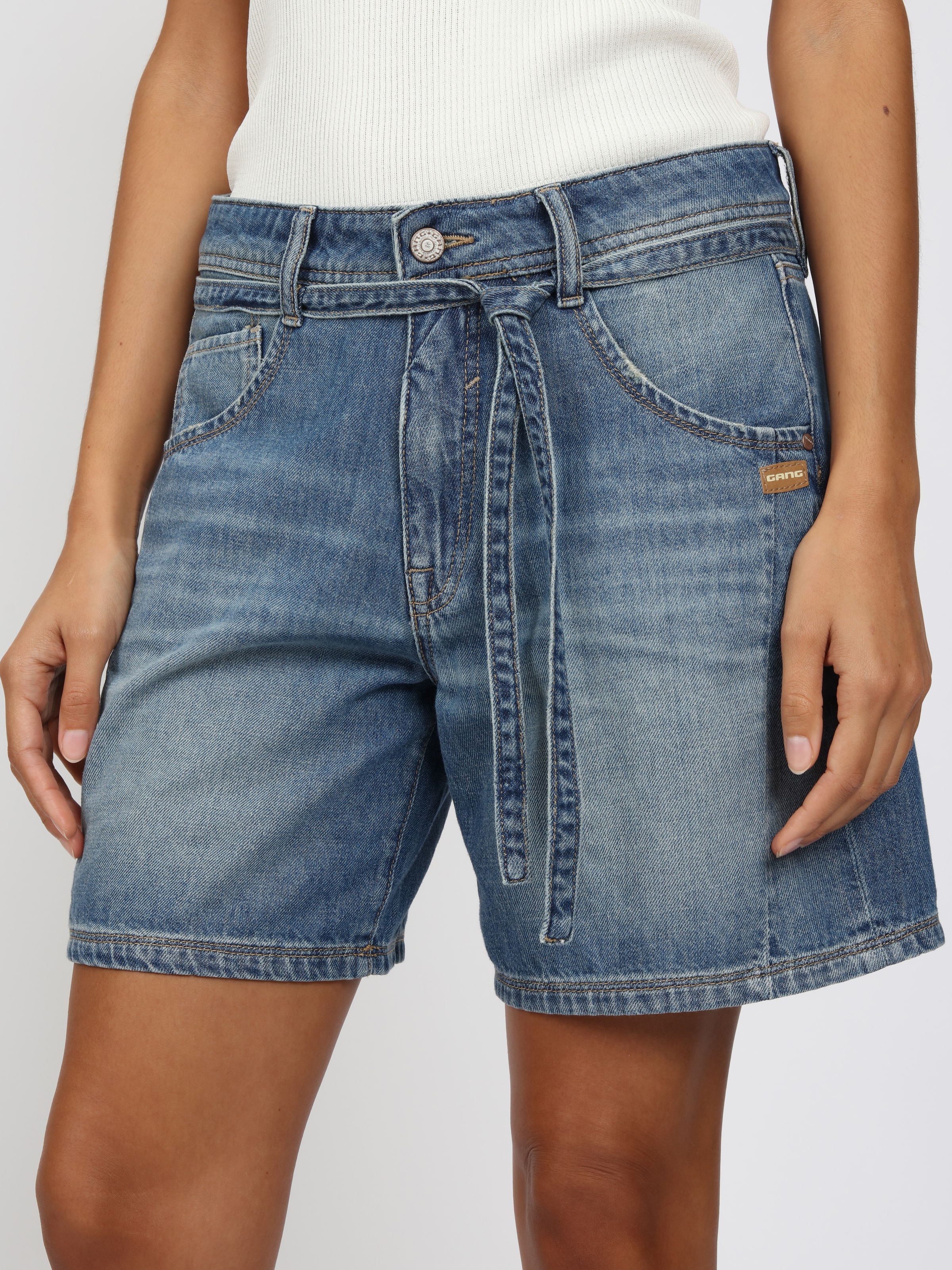GANG Short en jean »94CLAIRE SHORTS« avec ceinture à nouer, coupe baggy