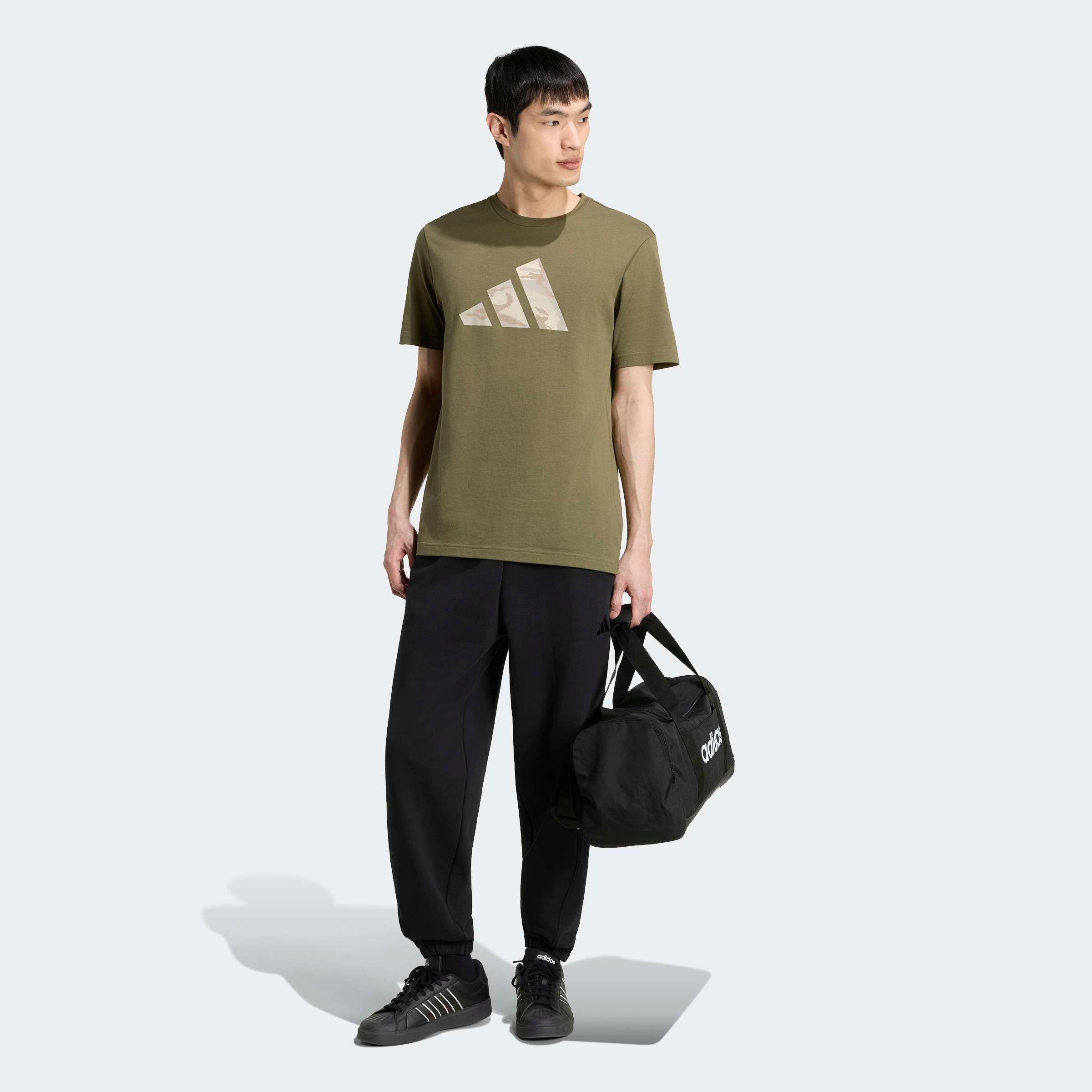 adidas Sportswear T-Shirt »CAMO 3-BALKEN GRAFIK« mit Rundhalsausschnitt, ohne Verschluss, aus Baumwolle, normale Länge