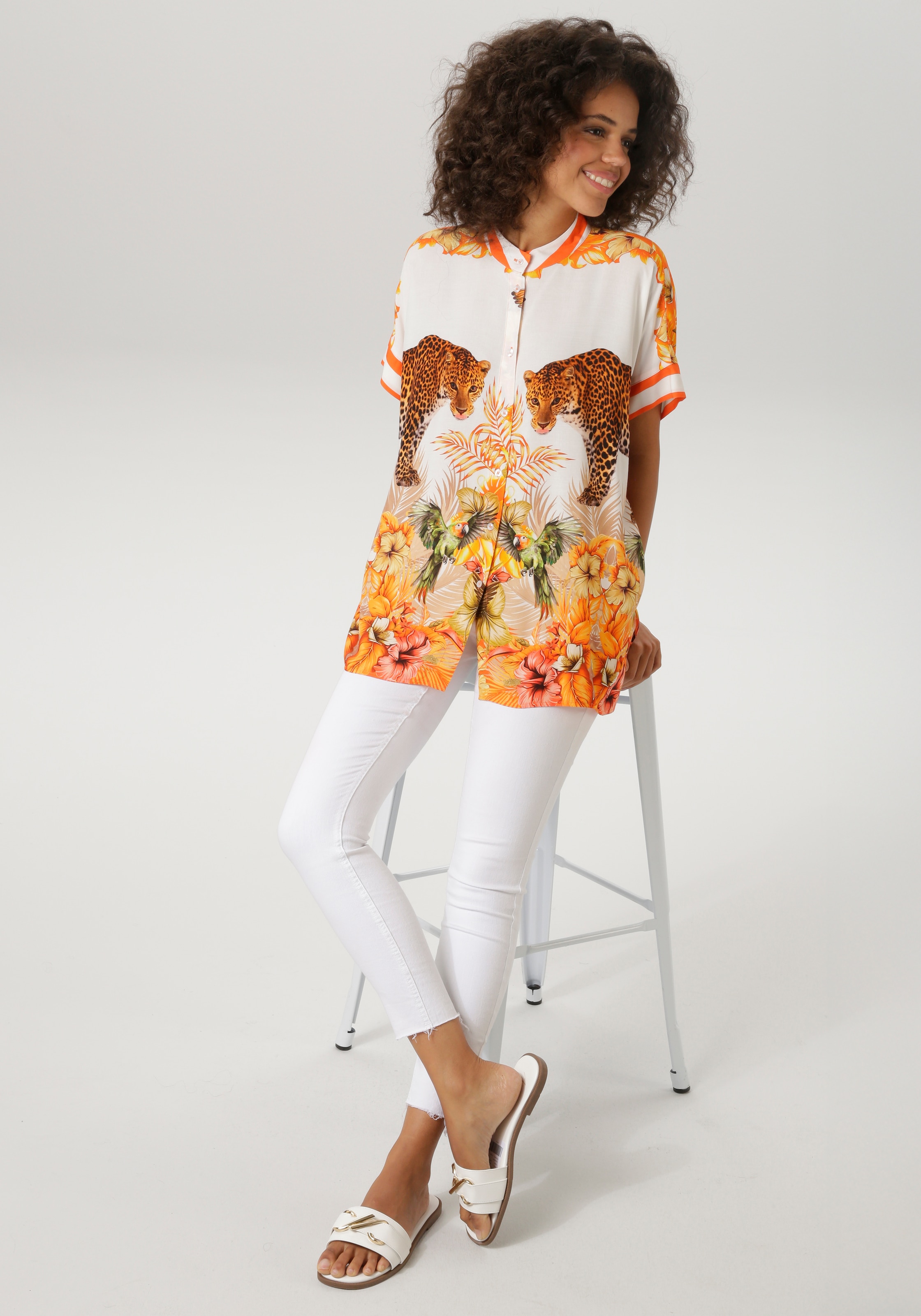 Aniston CASUAL Blouse à manches courtes avec léopards, oiseaux tropicaux, fleurs et feuilles