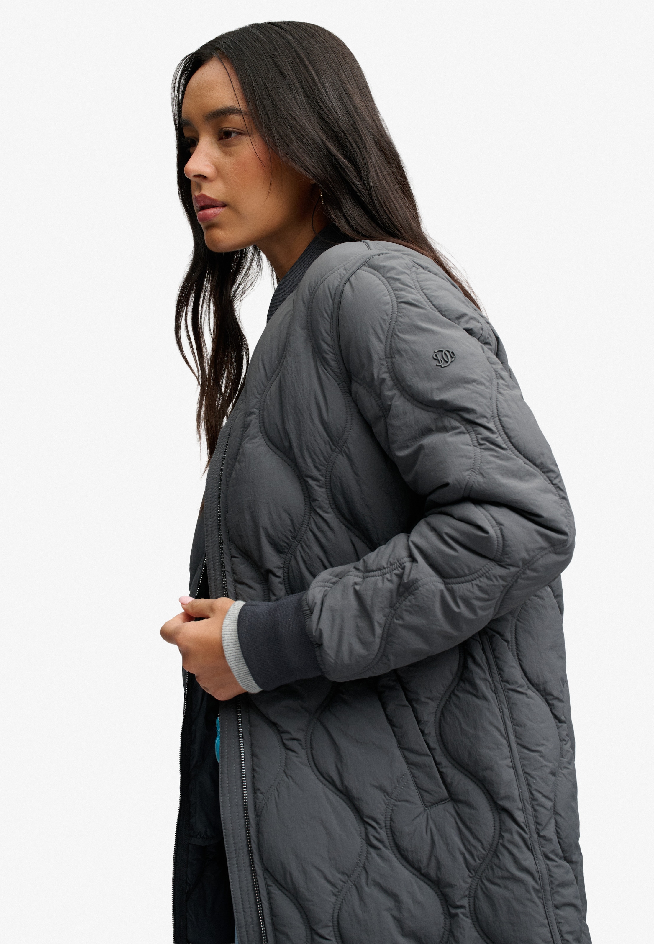 Superdry Steppjacke »LONG ONION QUILT LINER JKT« mit Obermaterial aus Nylon, Relaxed Fit, pflegeleicht, unifarben