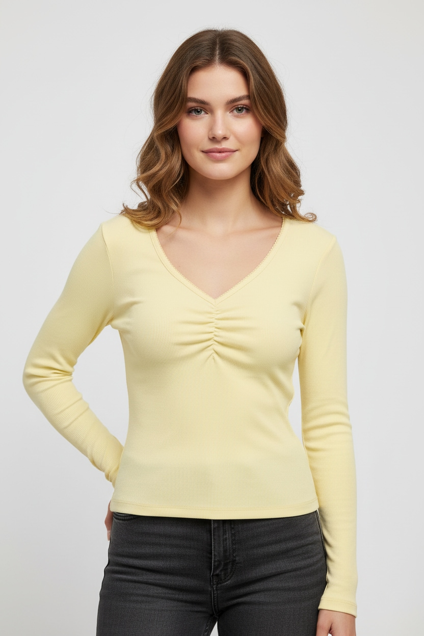 ONLY T-shirt à manches longues »ONLBETTY LIFE L/S SCALLOP V-NECK CC JRS« avec fronces au décolleté