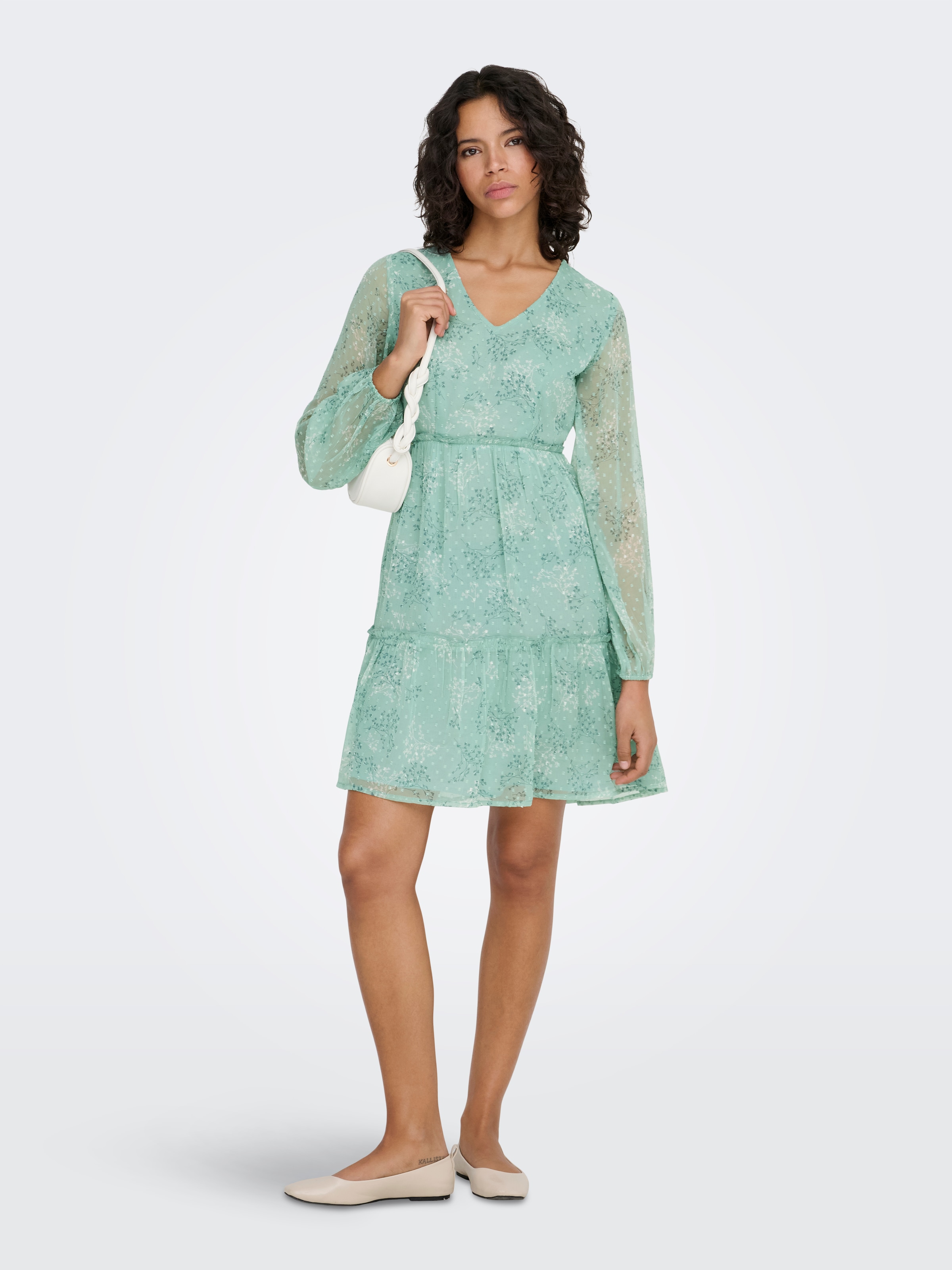 ONLY Robe en mousseline de soie »ONLTESSA-CERA ELIZA L/S DRESS WVN CS« fibre synthétique, coupe régulière, col en V