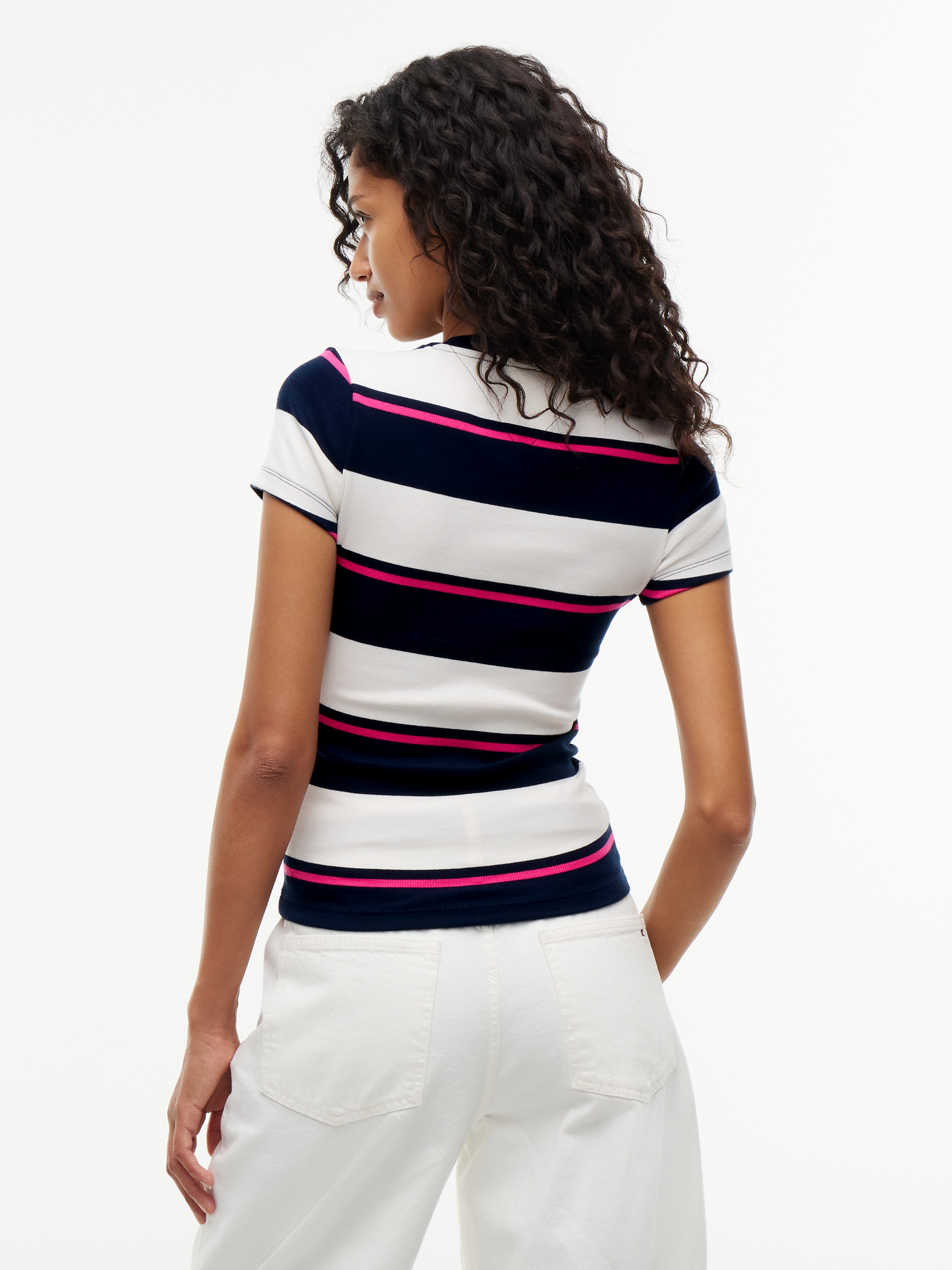 Tommy Jeans Shirt à col rond »TJW SLIM RIB SCRIPT SS TEE« Mélange de coton, coupe slim, ajustée, en structure côtelée