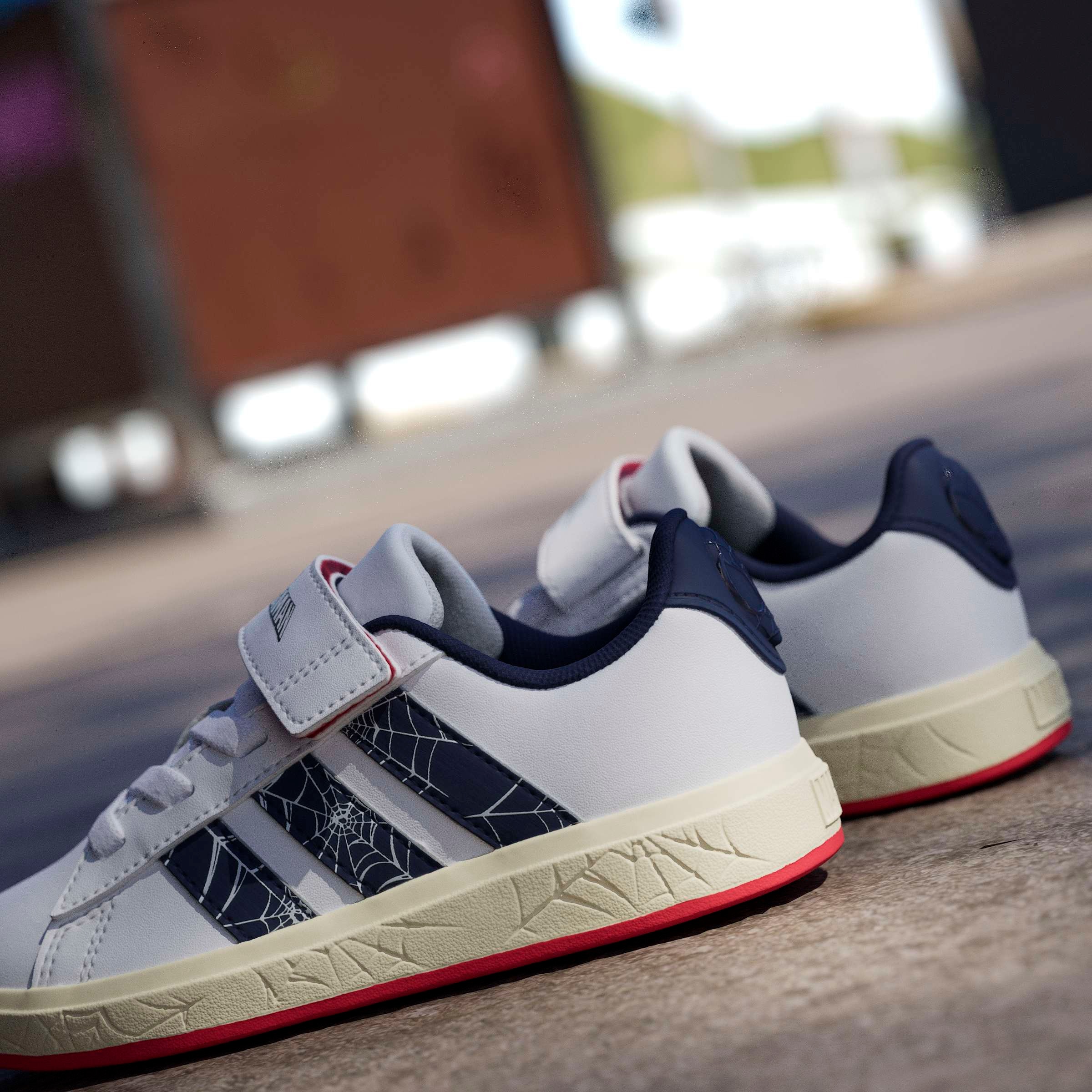 adidas Sportswear Sneakers »ADIDAS MARVEL SPIDER-MAN GRAND COURT KIDS«  pour enfants et adolescents