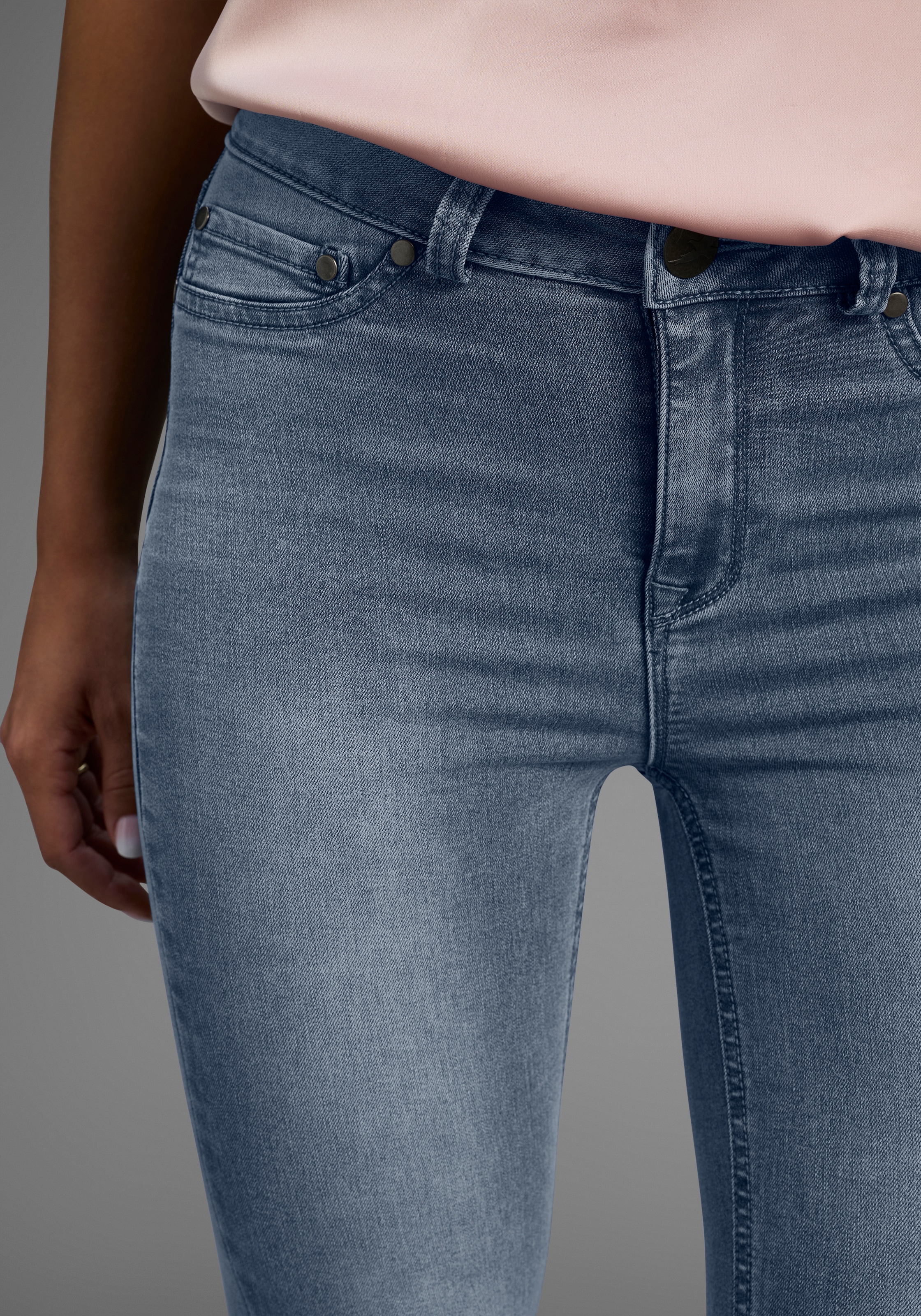 Arizona Skinny-fit-Jeans »Ultra Stretch« extra-eng geschnittene Beinform,  modische Used-Waschung