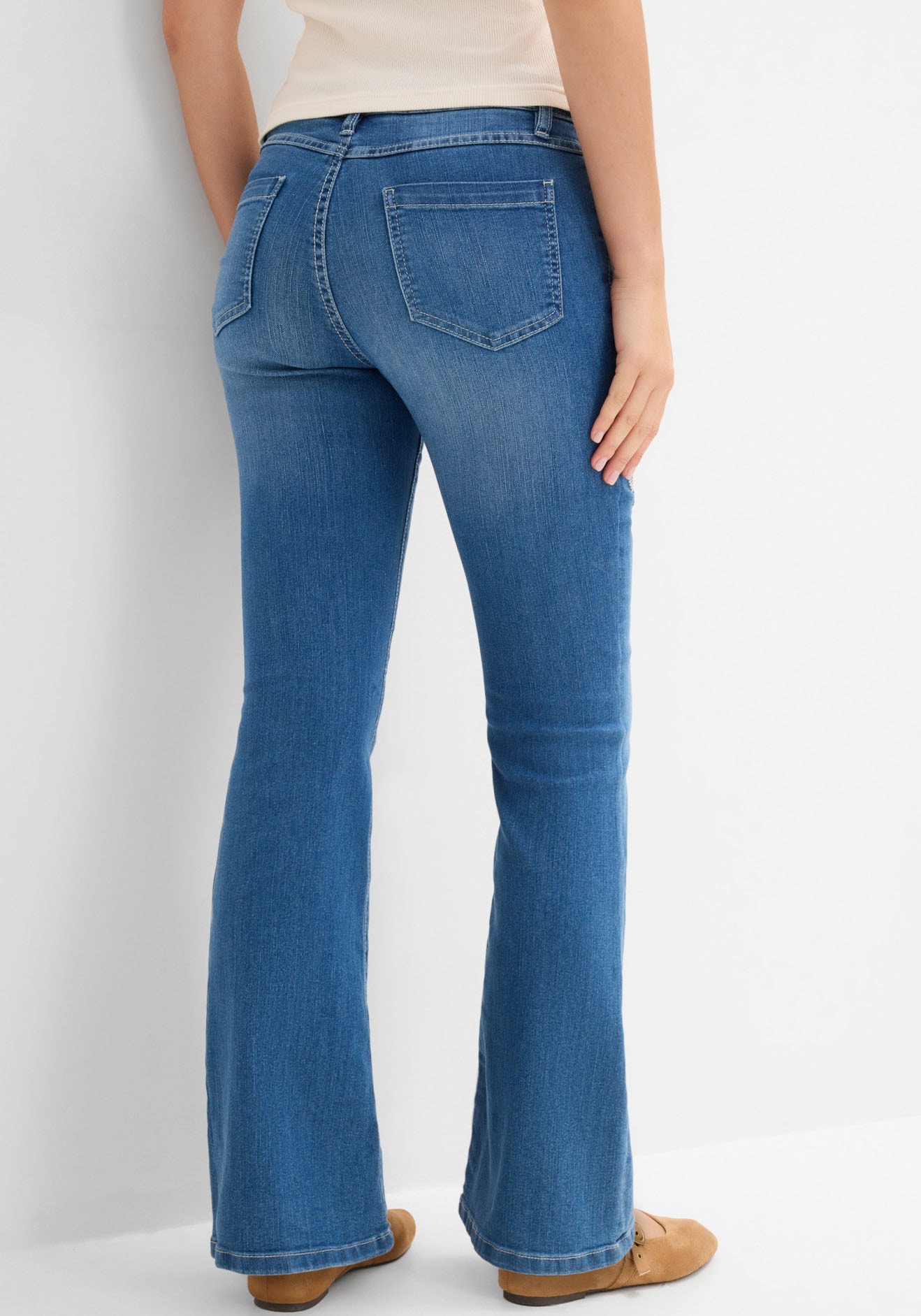 bonprix Jeans à pattes d'eph Regular Fit, aus Baumwolle, Polyester und Elasthan