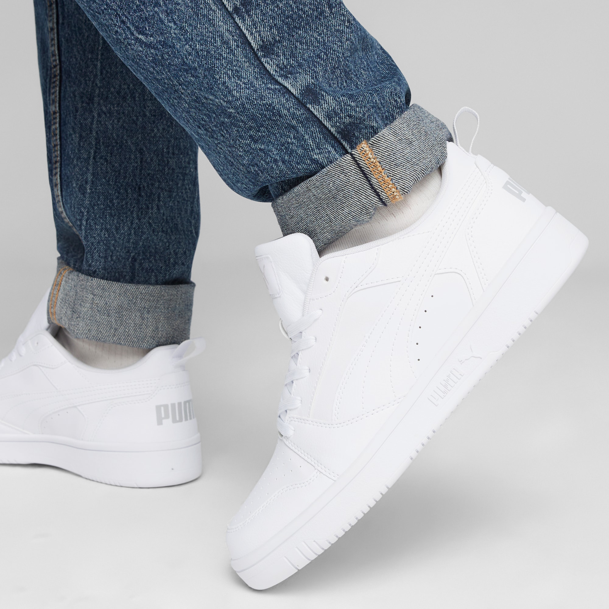 PUMA Sneakers »REBOUND V6 LOW«  coupe basse, avec fermeture à lacets, en cuir tambouriné