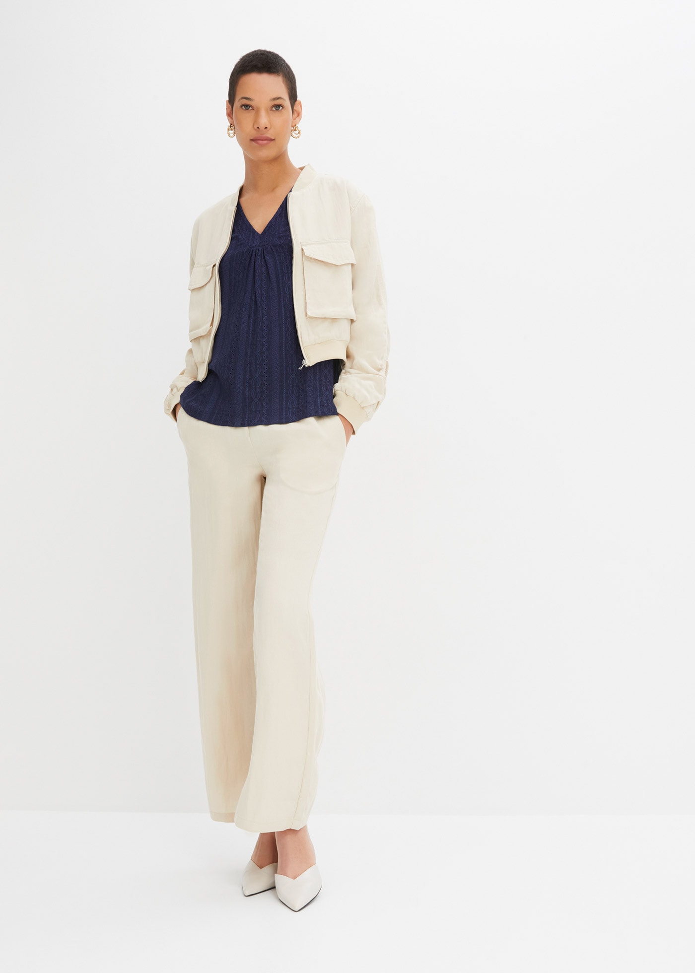 bonprix Top chemisier 1 bequeme Passform, ohne Ärmel, mit Lochstickerei