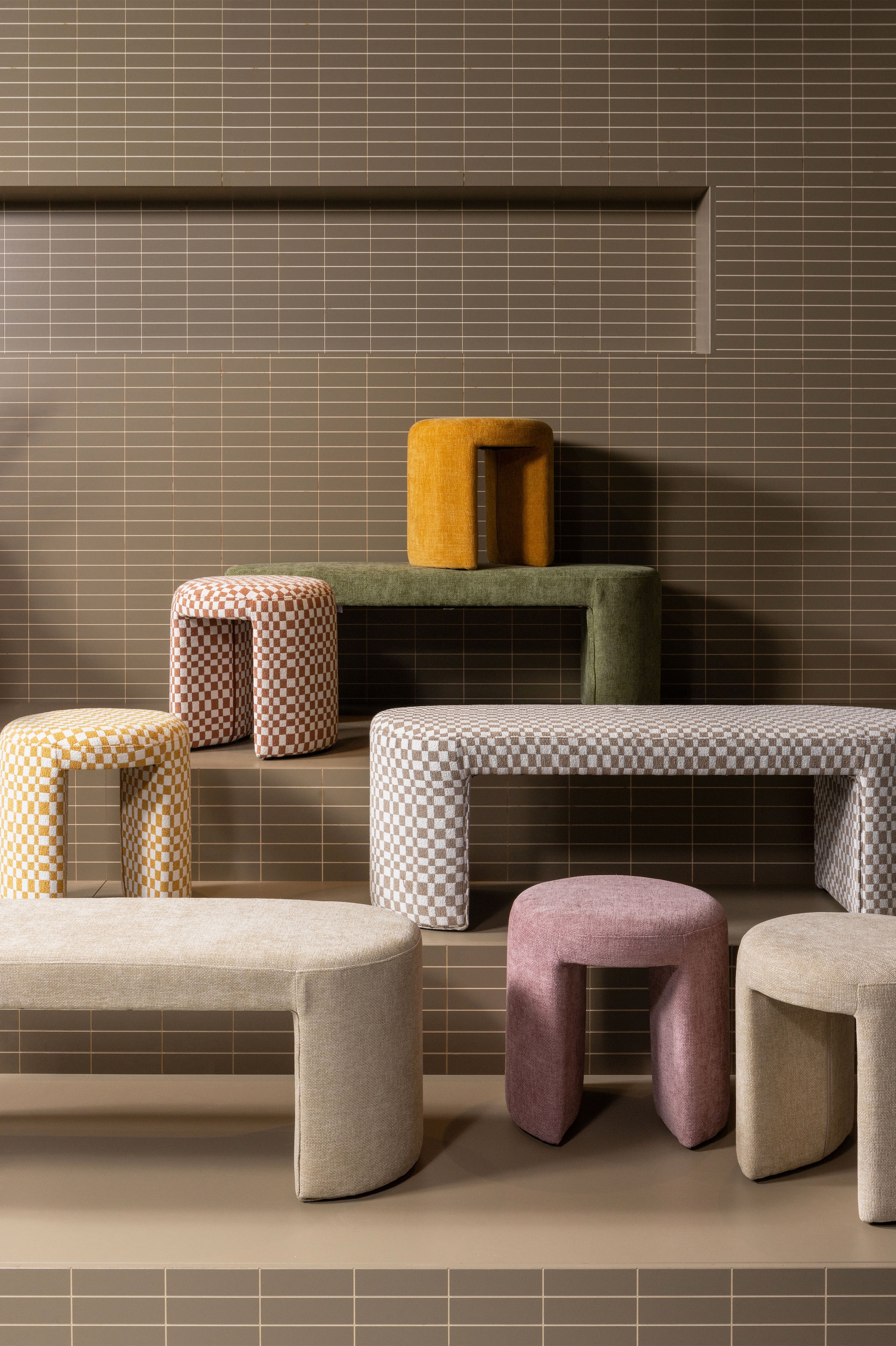 WOOOD Pouf »Charlie kompakte Form, vollständig gepolstertes B 45 x T 45 x H 47 cm« Très haute résistance à l'usure, capacité de charge 100 kg, hauteur d'assise moyenne
