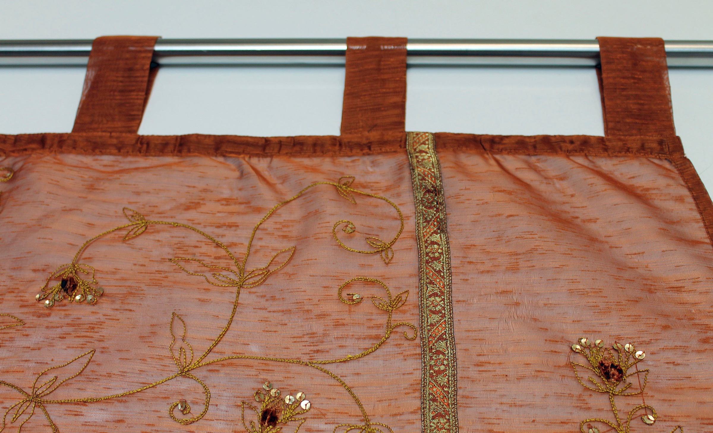 HOSSNER - ART OF HOME DECO Gardine »Zugersee« Schlaufen 1 Stk. tlg. Schlaufenschal m. Brokat-Bodüren