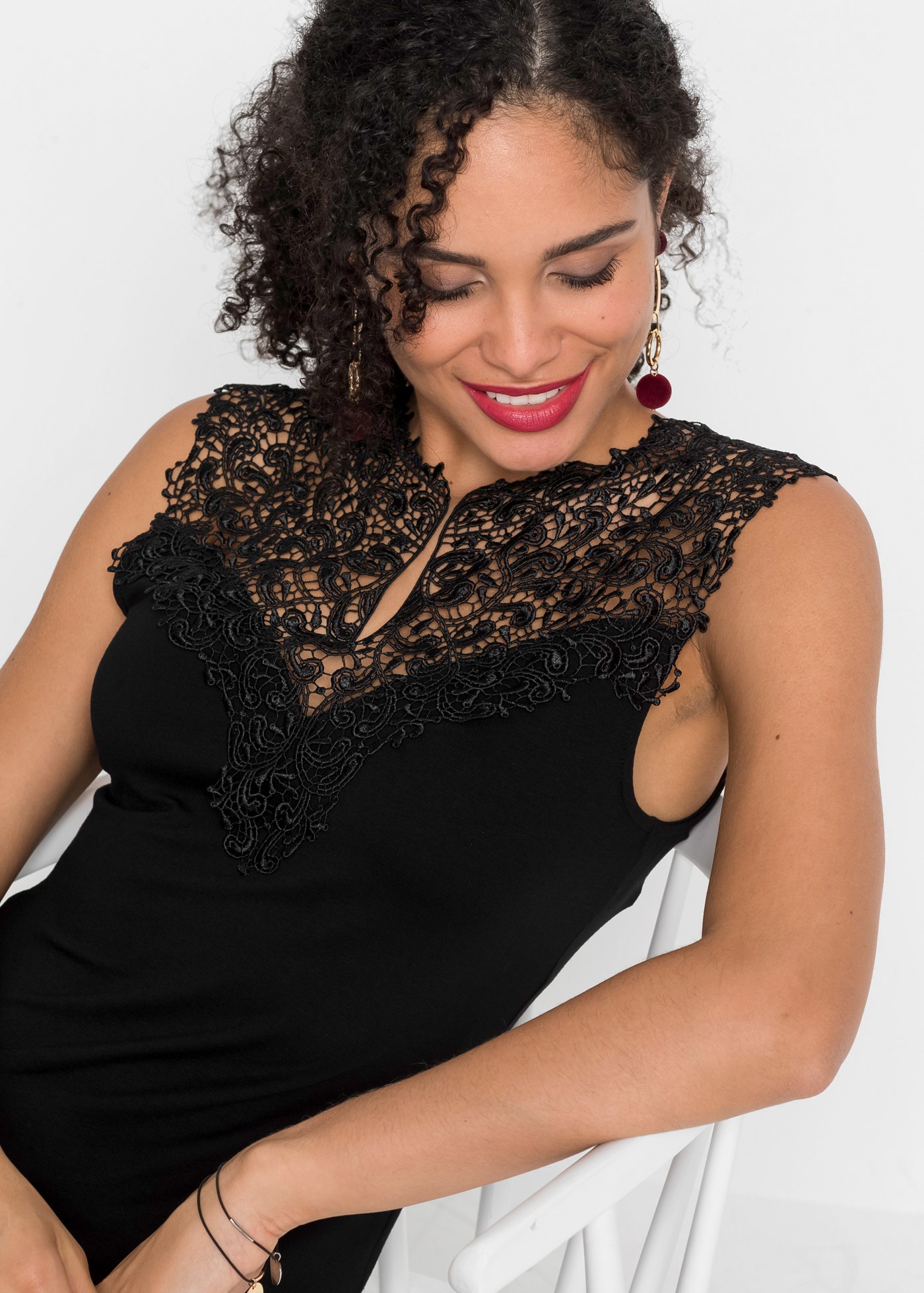 bonprix Haut de chemise »Top aus fliessendem Viskose-Mix« figurenbetonte Passform, ärmelloses Design, eleganter Stil