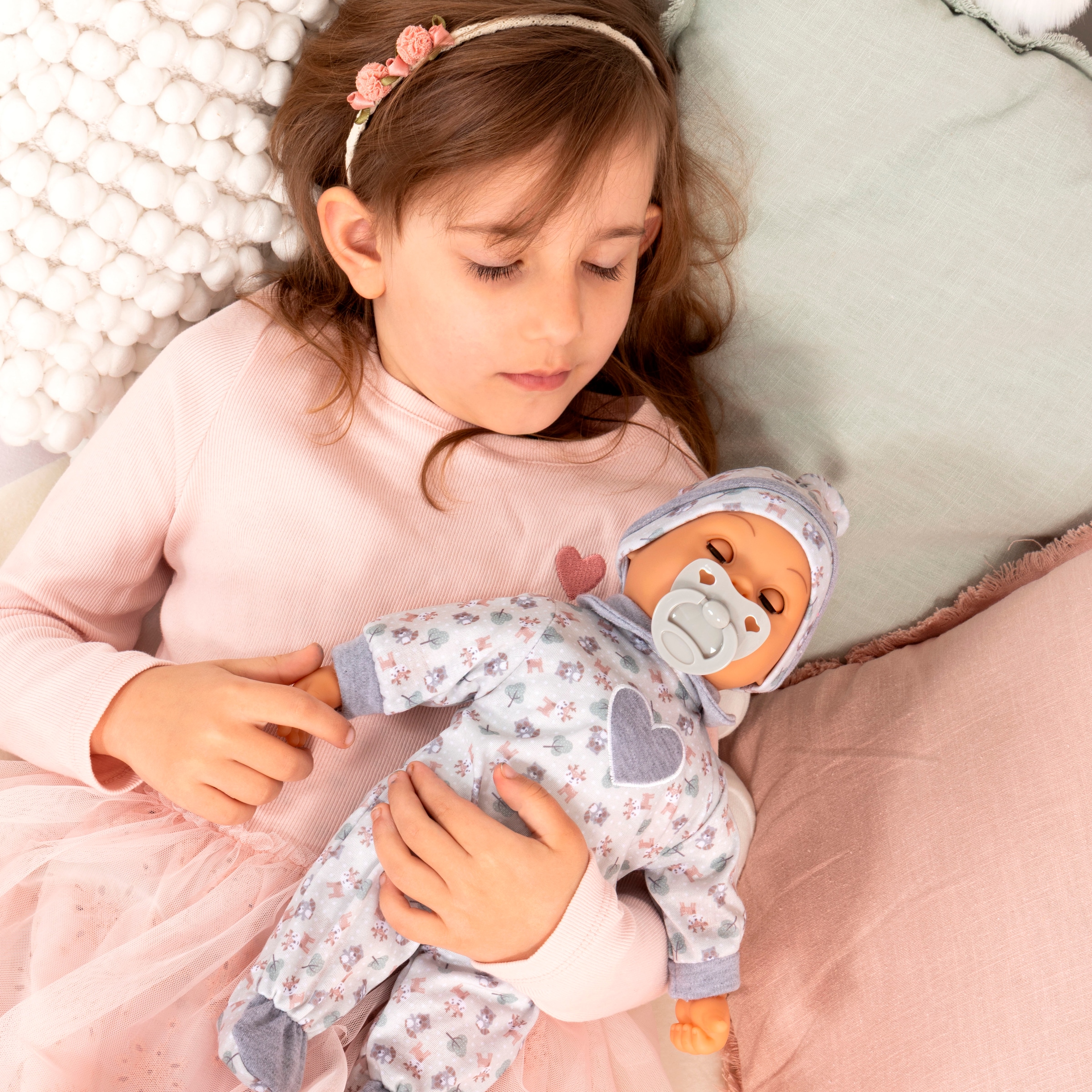 Bayer Babypuppe »First Words Baby, 38 cm, grau« mit Schlafaugen und Babygeräuschen