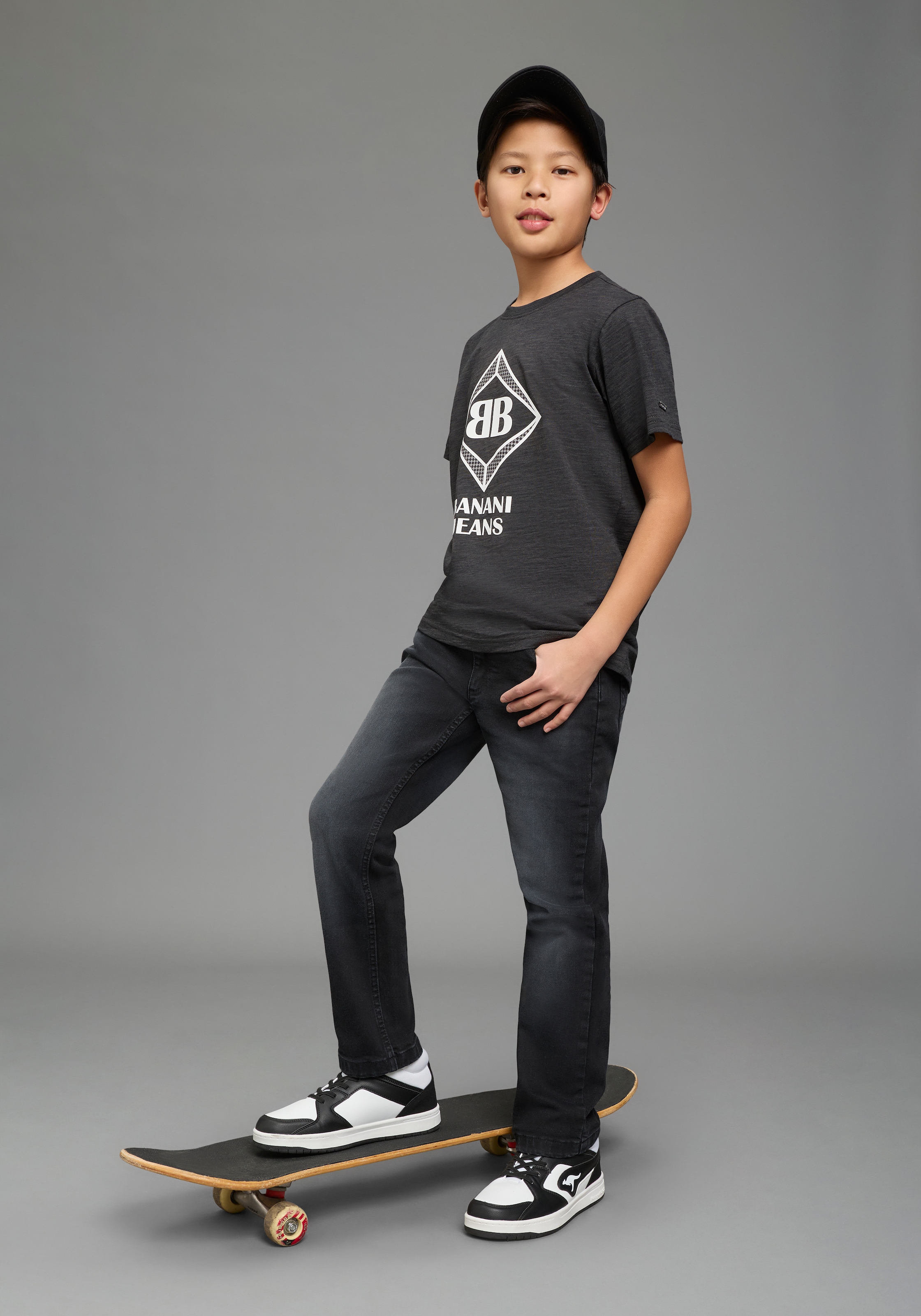 Bruno Banani Jeans droit »Gerade Stretchjeans mit modischer Stickerei auf Po-Tasche, für Jungen« für Jungen, normal hohe Leibhöhe, mit Stickerei