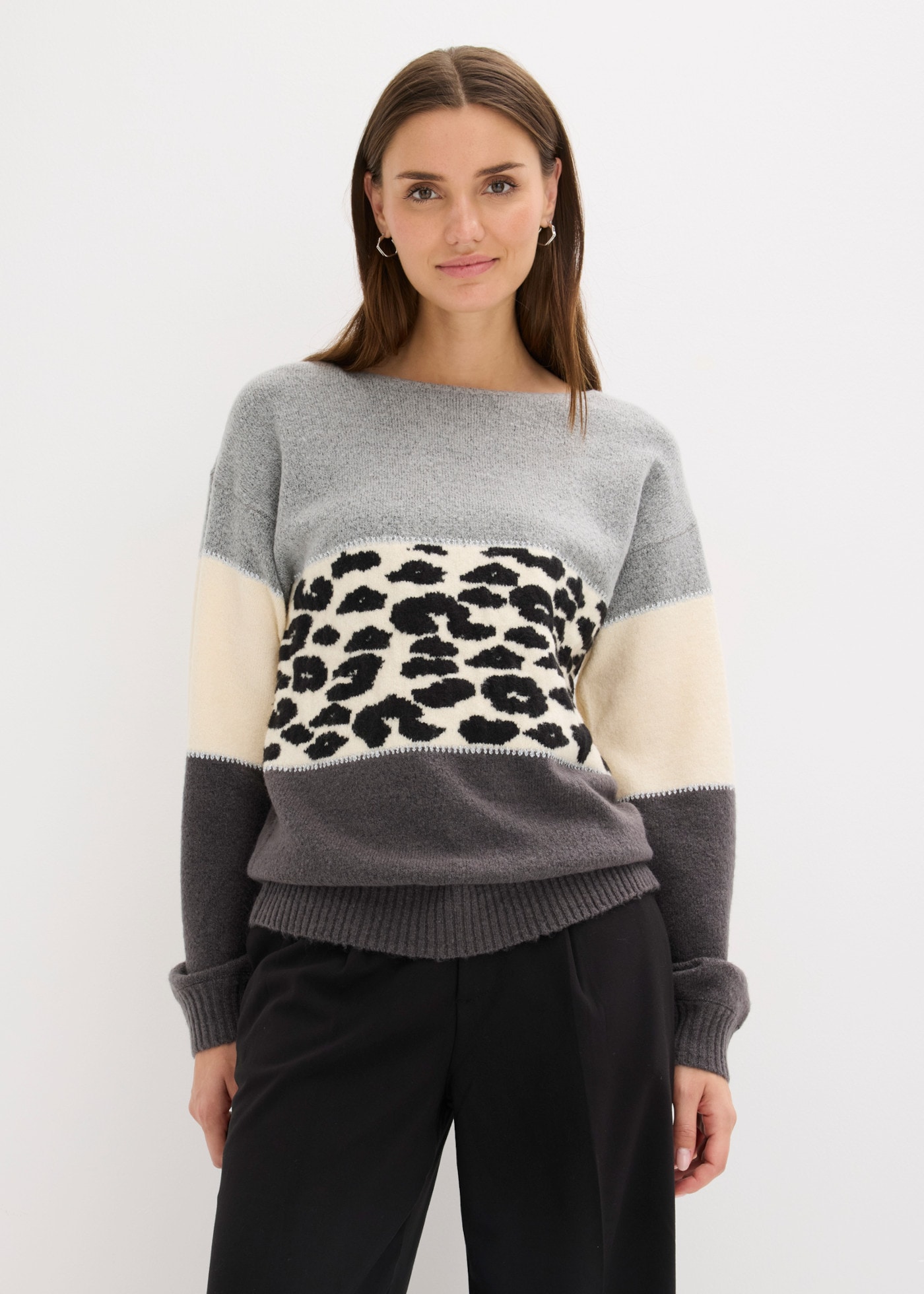 bonprix Pull en tricot »Oversize-Pullover« design à motifs, détails fil pailleté, mélange de matières