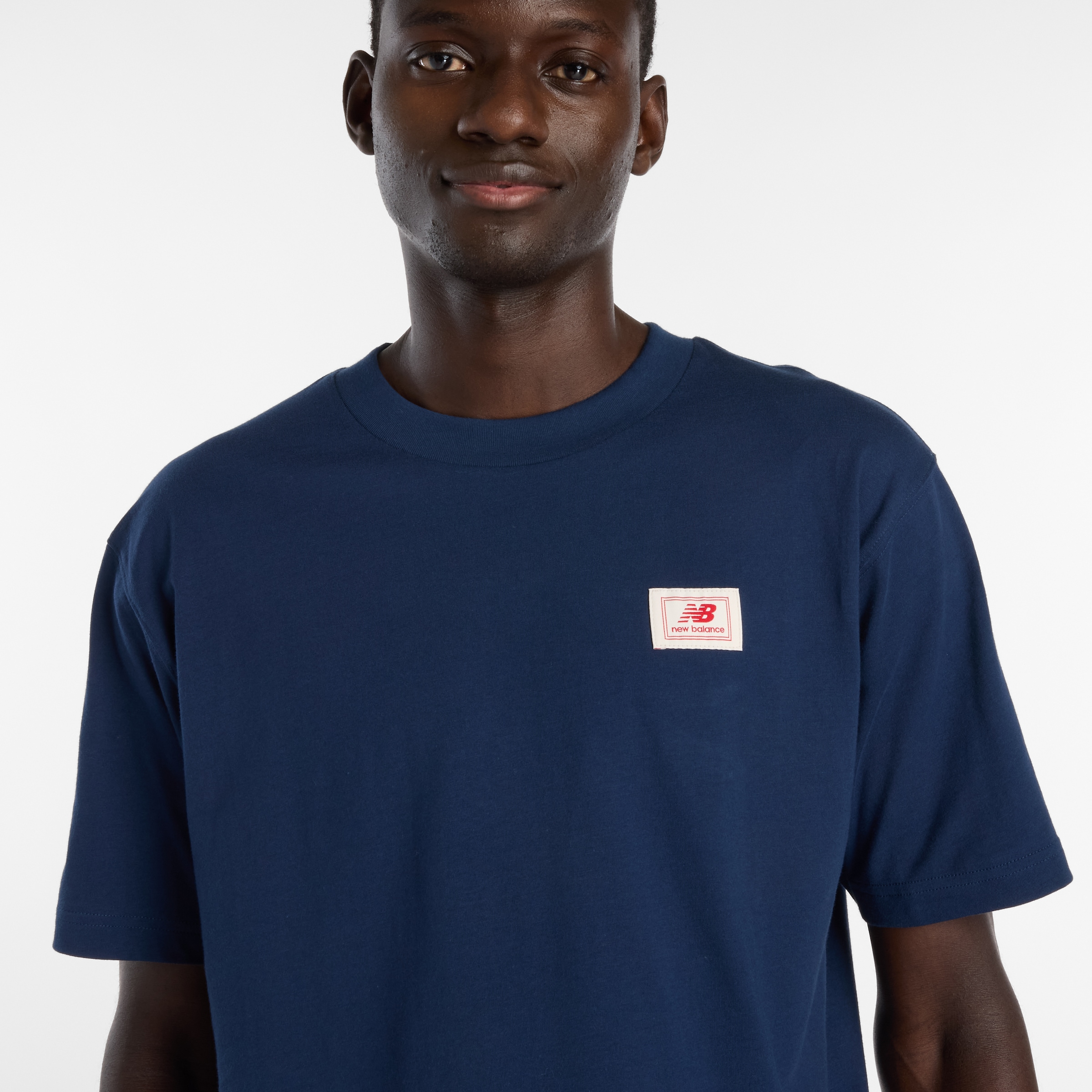 New Balance T-Shirt »WOVEN LABEL T-SHIRT« für sportliche Aktivitäten und Freizeit, sportlicher Stil