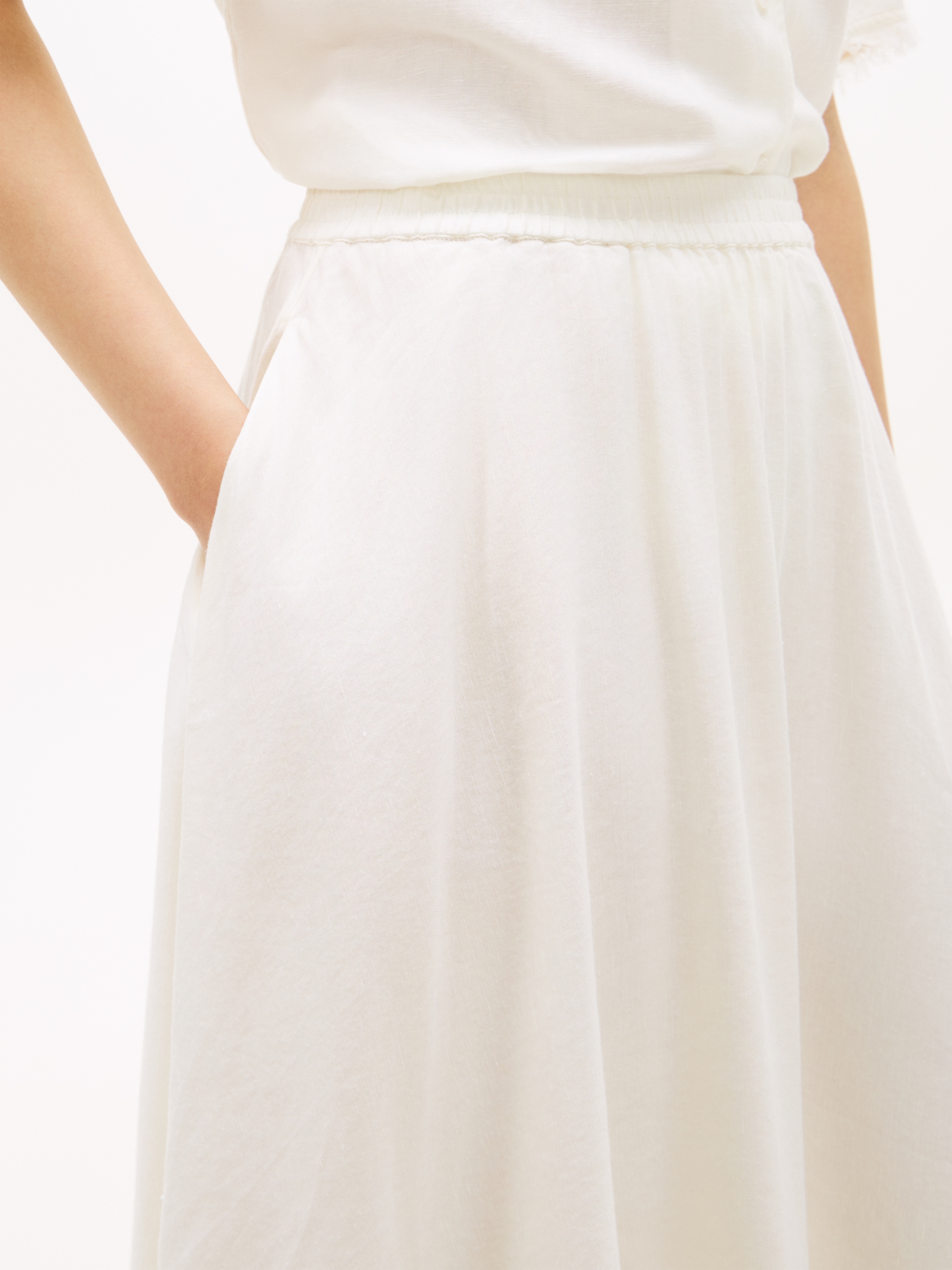 Tommy Hilfiger Jupe en ligne A »VIS/LINEN VOLUME MIDI SKIRT« mélange de lin avec fines plis, coupe décontractée