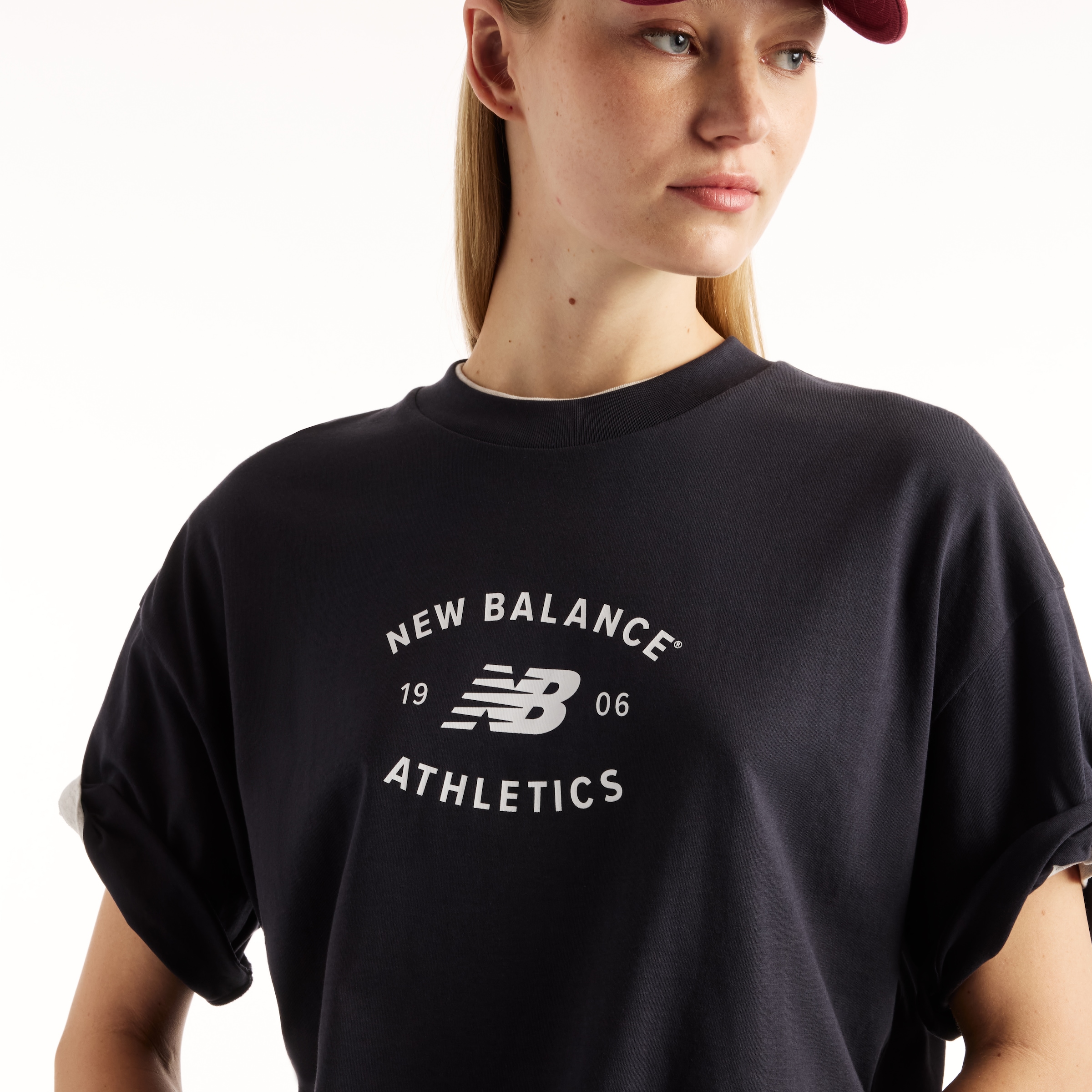 New Balance »REIMAGINED OVERSIZED T-SHIRT« sportlich, für sportliche Alltagsmomente, mit reduziertem Design