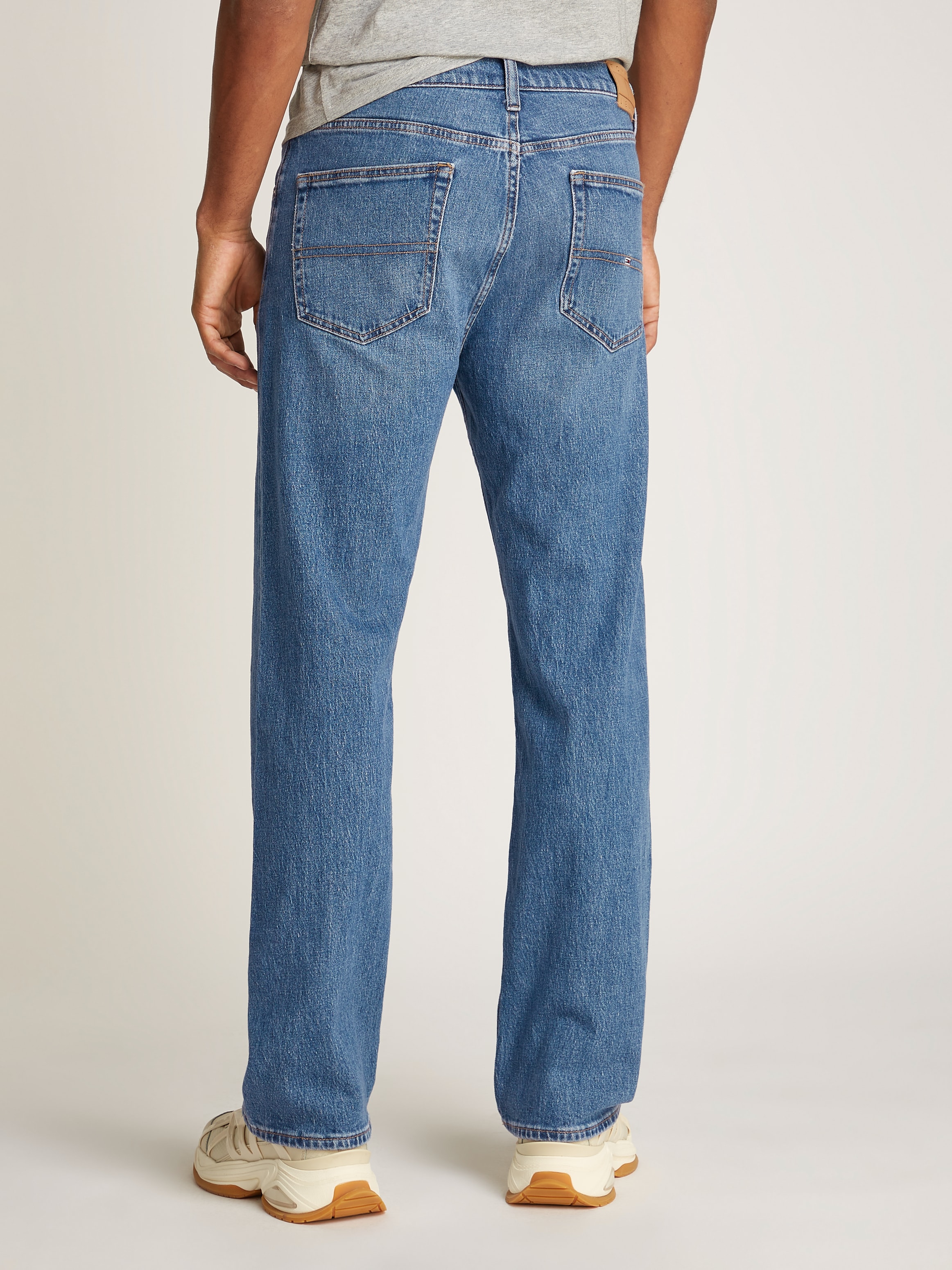 Tommy Jeans Straight-Jeans »Otis Regular Straight« im modischen Schnitt