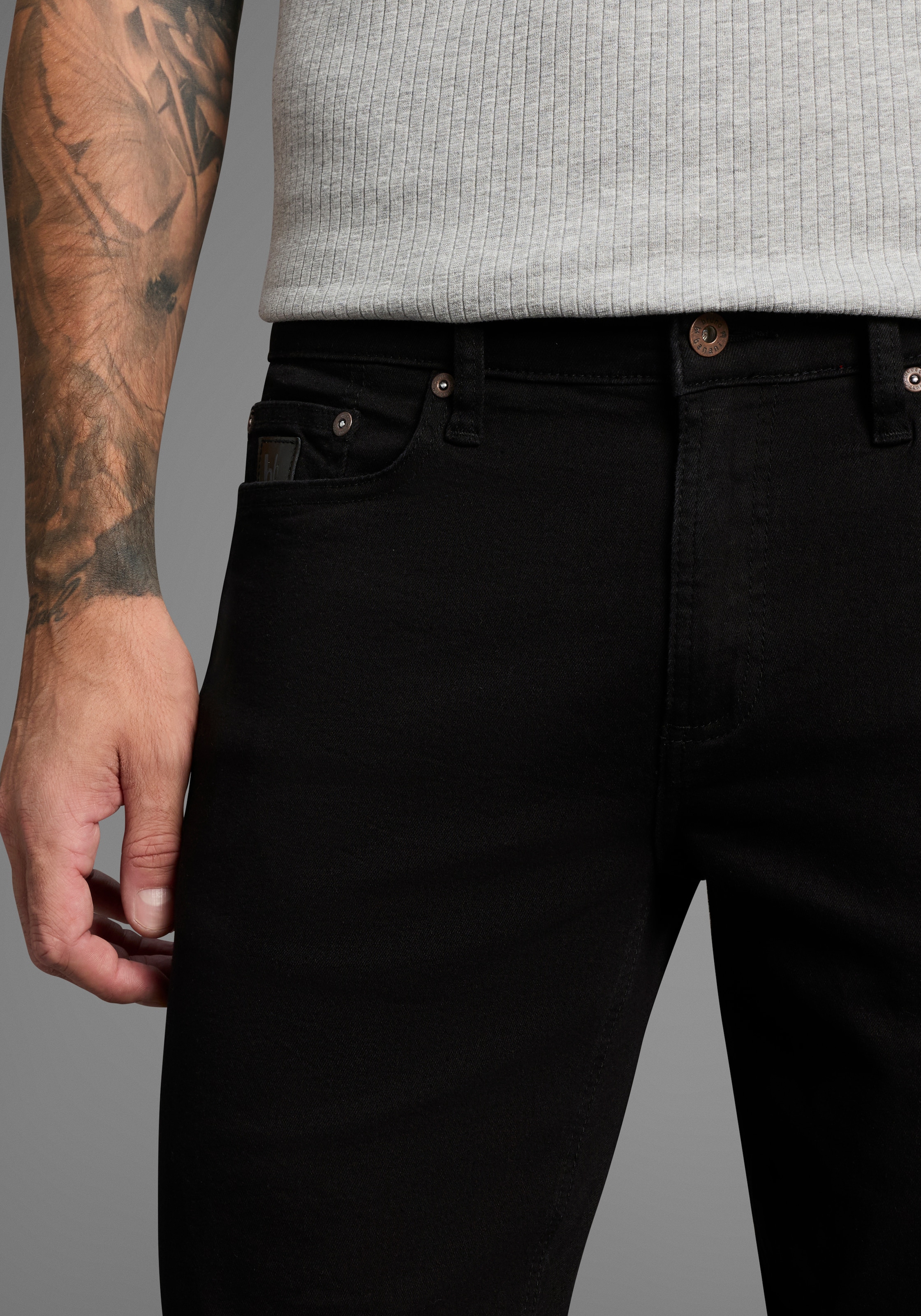 Bruno Banani Jeansshorts »Hutch-Shorts« gerade geschnittene kurze Beine, niedrige Leibhöhe