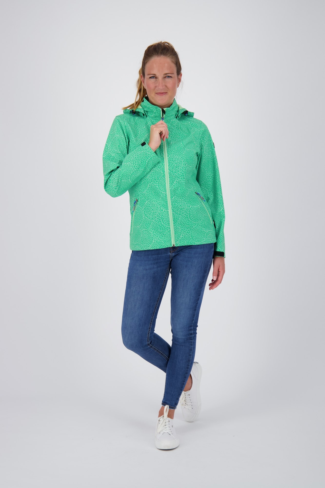 LPO Softshelljacke »SHELBY PEAK II« mit Kapuze leichte Softshelljacke mit All-Over-Print und abnehmbarer Kapuze