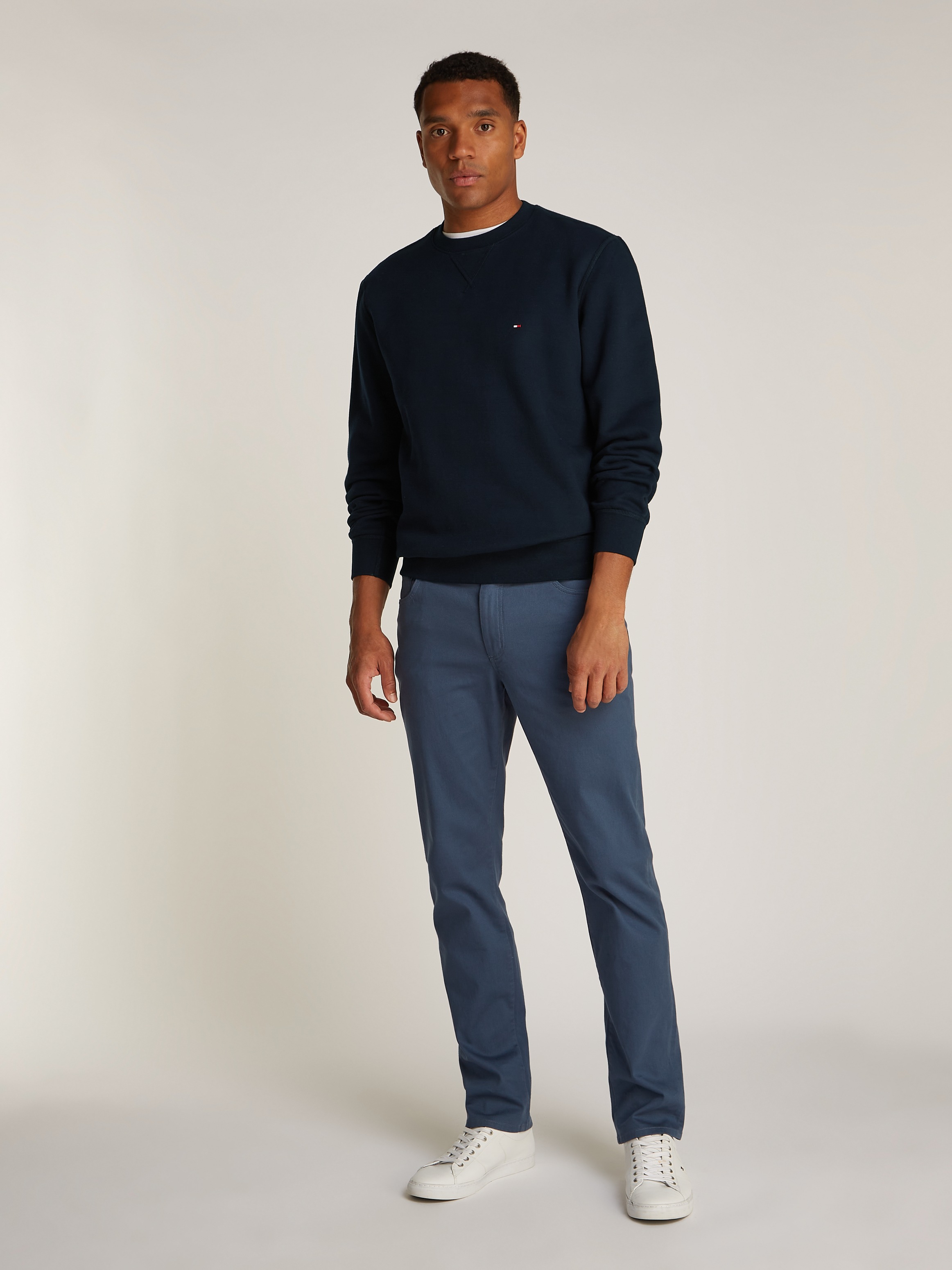 Tommy Hilfiger Sweatshirt »ESSENTIAL FLEECE CREWNECK«, mit Tommy Hilfiger Logostickerei
