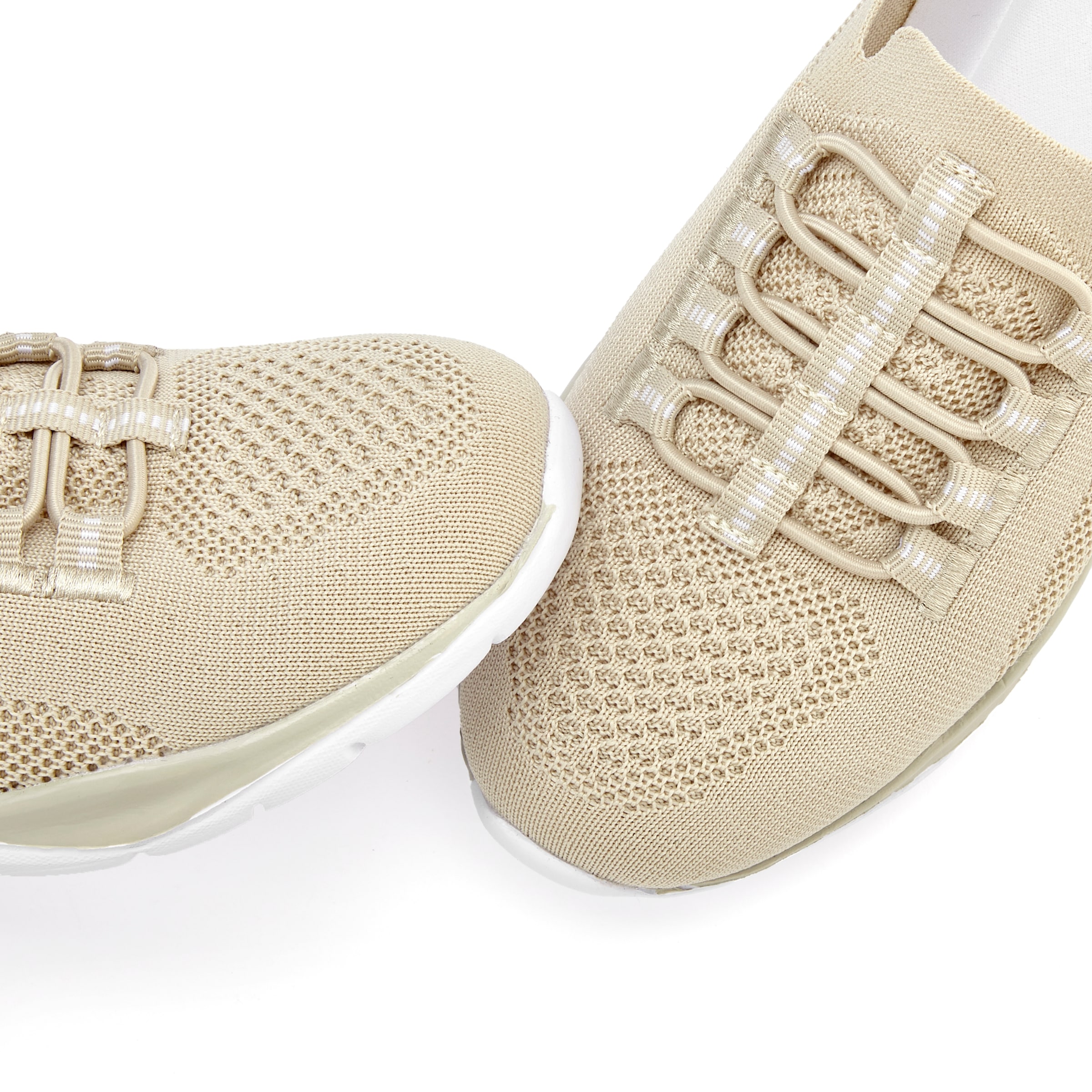 LASCANA Sneakers »Slipper, Halbschuh, Slip-On-Sneaker,«  en matériau textile léger VEGAN