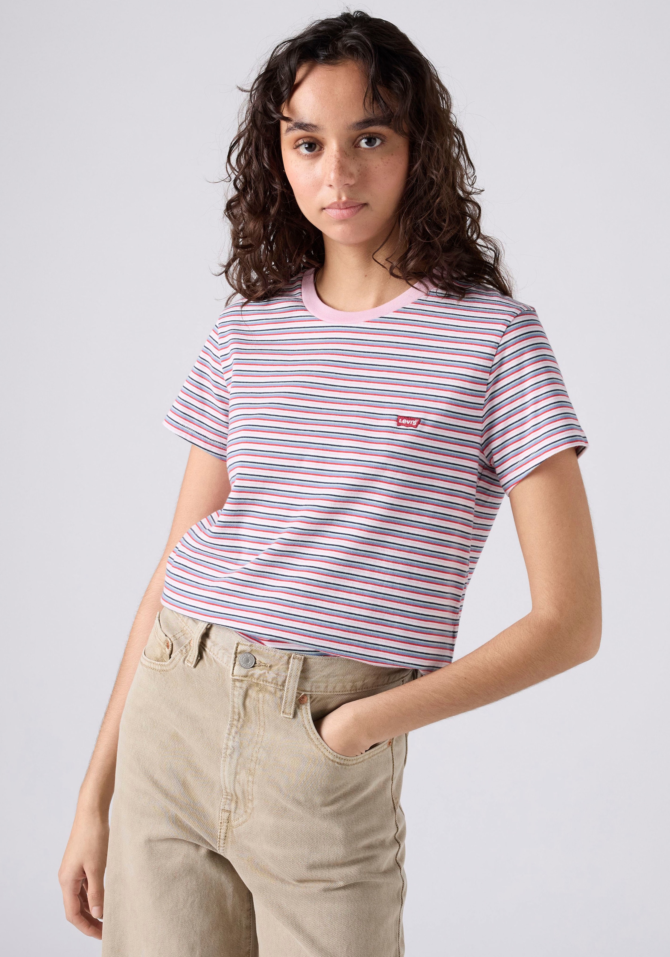 Levi's® T-Shirt »PERFECT TEE« mit kleiner Logo-Stickerei