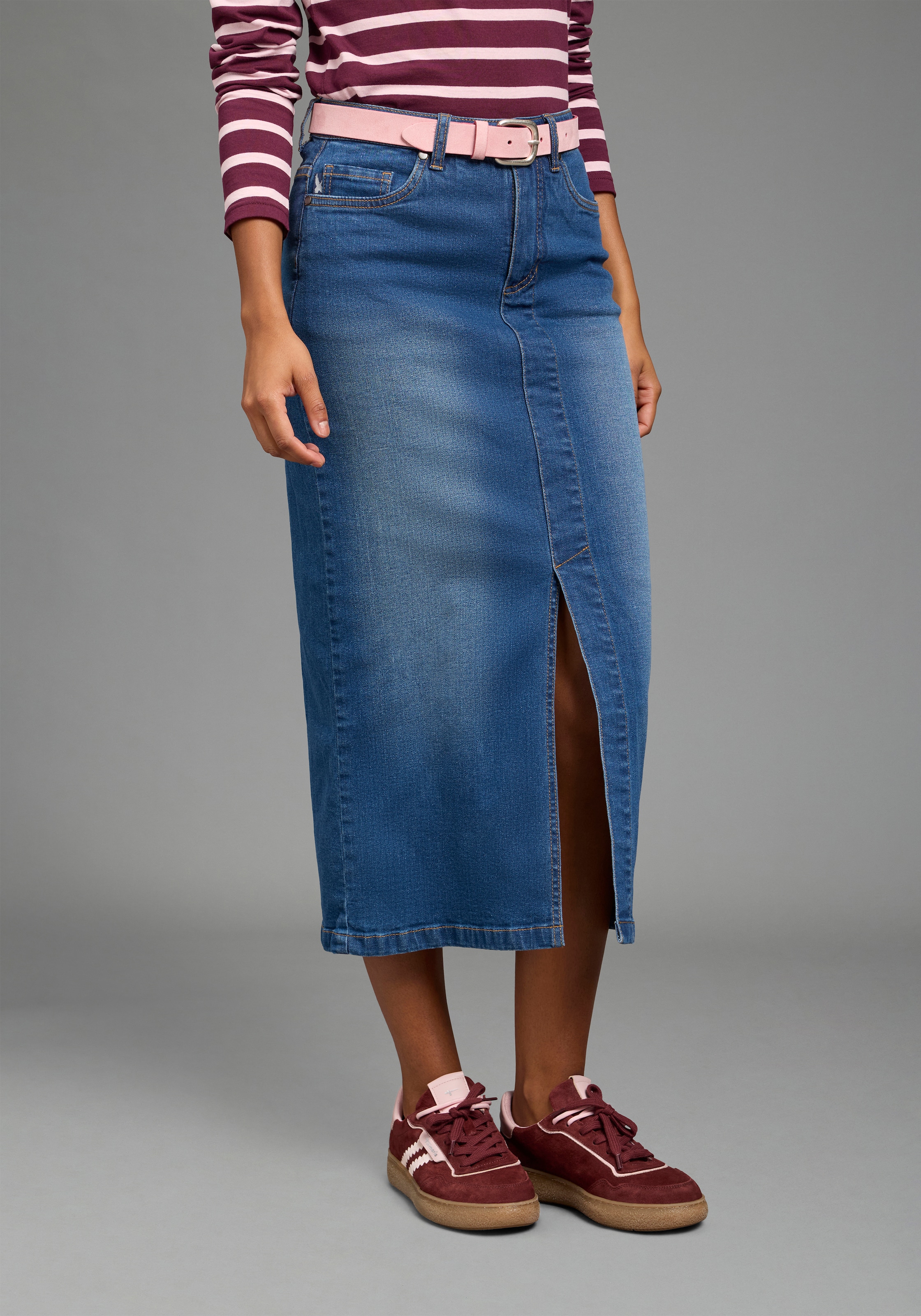 Arizona Jeansrock »lang« wadenlang, mit Schlitz, figurbetonte Passform, aus elastischem Denim