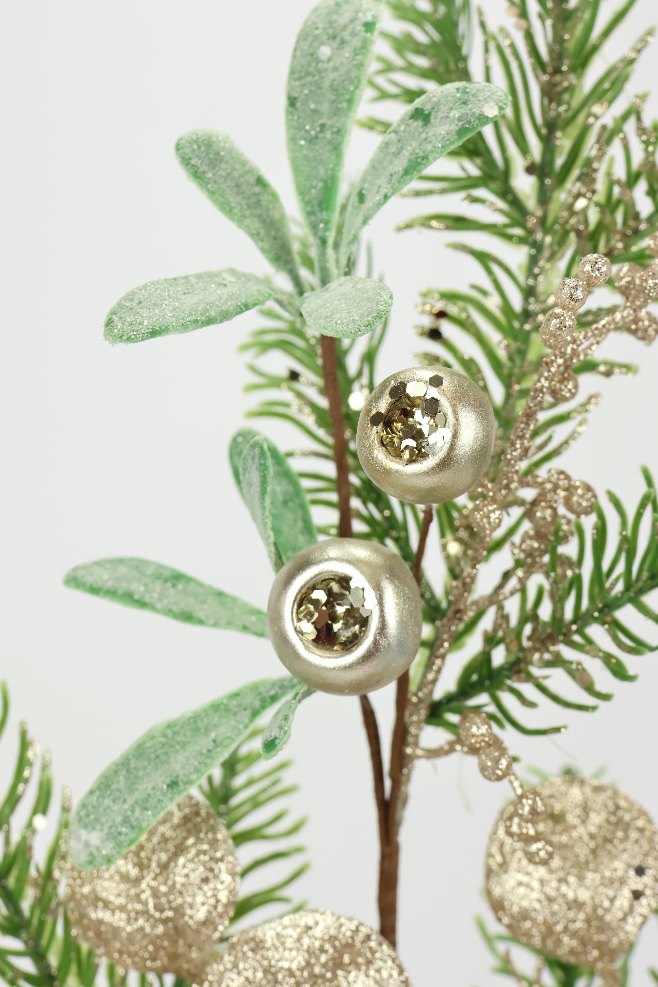 I.GE.A. Kunstzweig »Dekozweig mit Glitter« Künstlicher Tannenzweig mit Beeren und Blättern für Kranz Deko