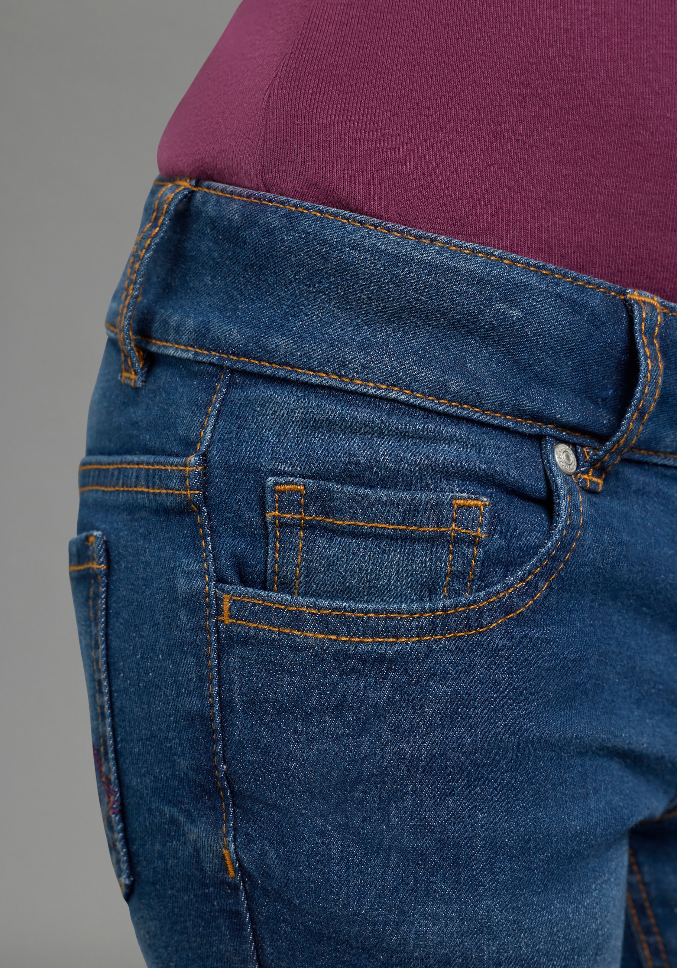 KangaROOS Langarmshirt »Ripp-Shirt in Lagenoptik« modische Auschnitt-Details