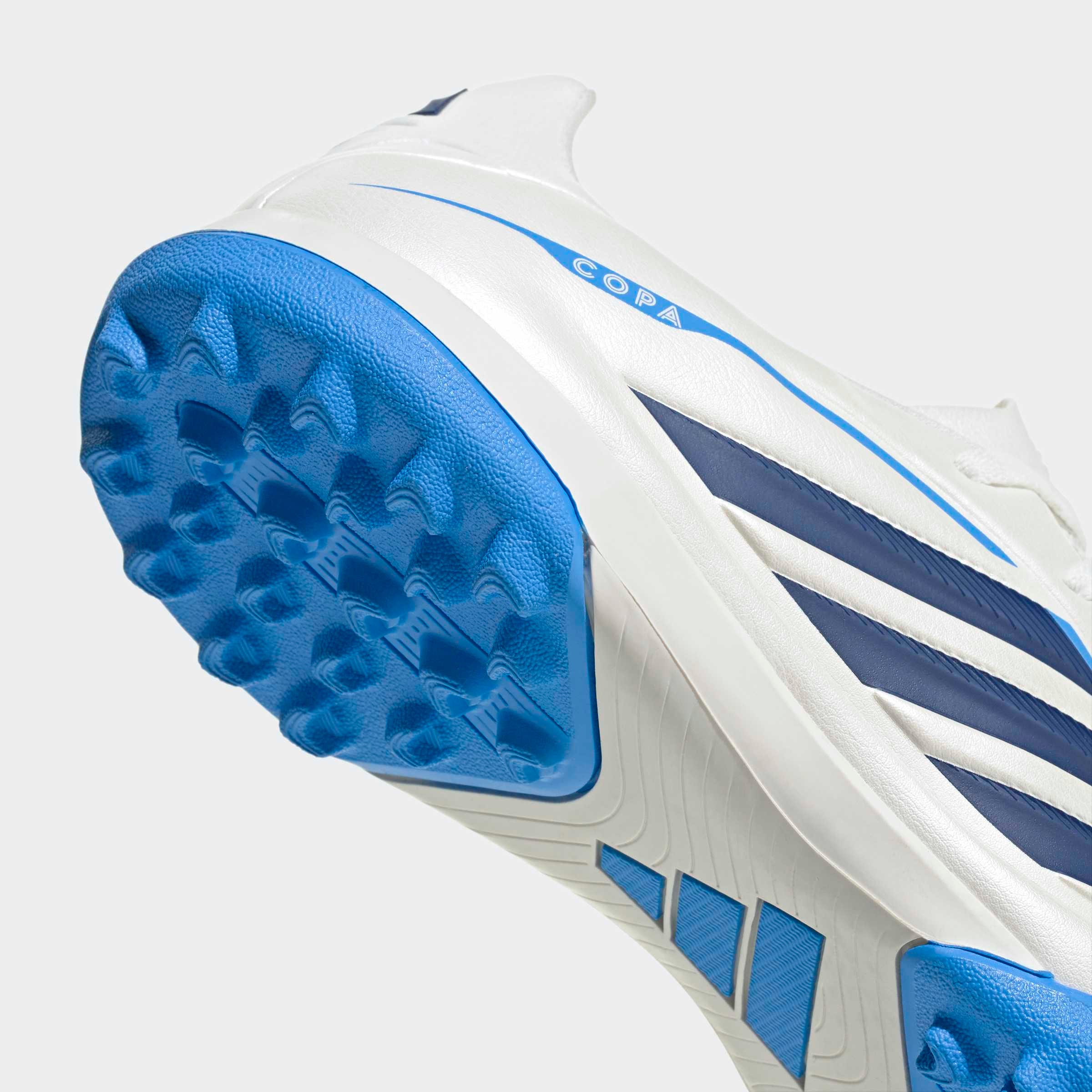 adidas Performance Chaussure de football »COPA PURE IV CLUB , HYBRIDRASEN«  pour terrains synthétiques durs