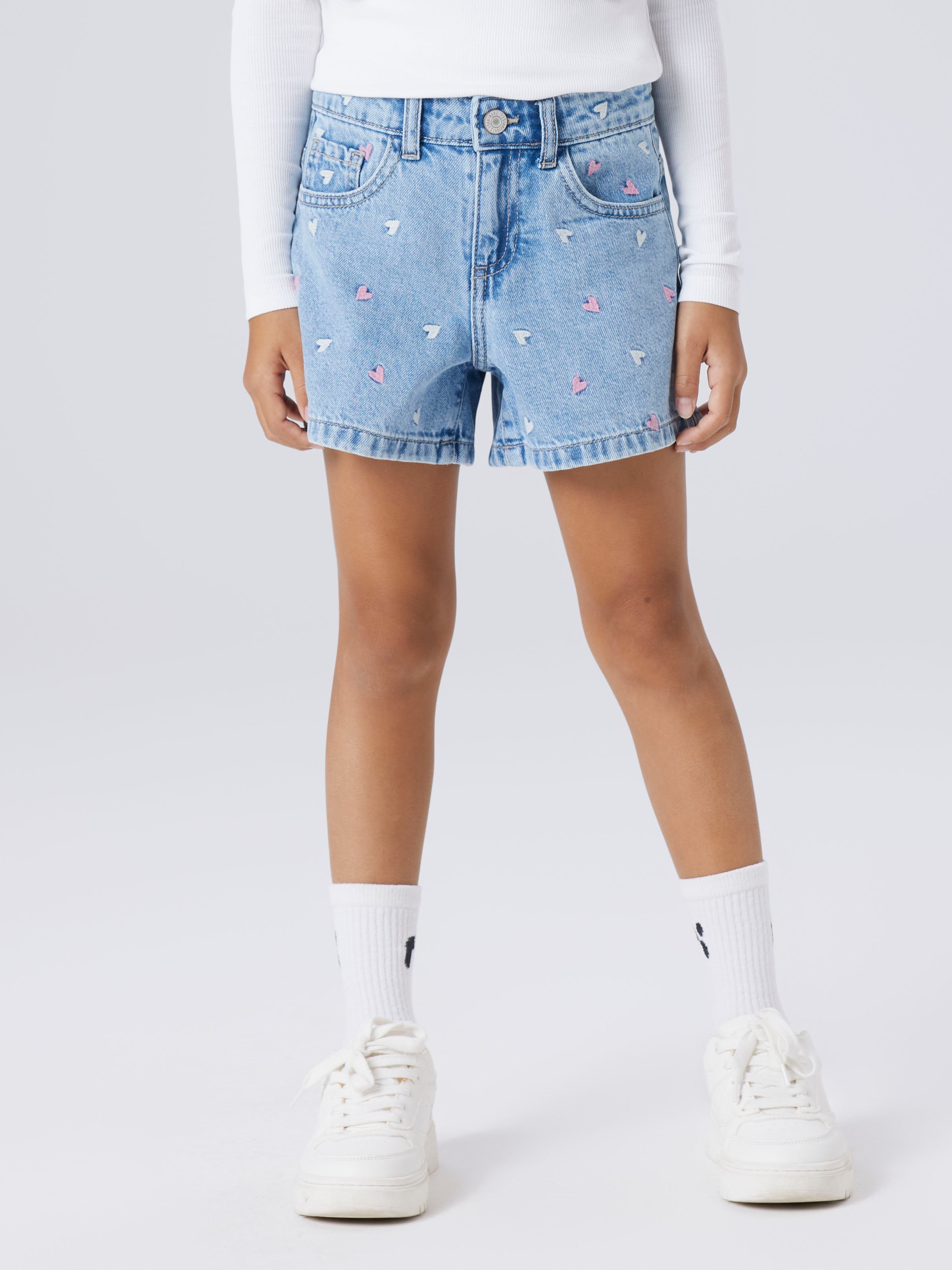 Name It Jeansshorts »NKFBELLA REG DNM SHORTS 3674-BE NOOS« Baumwolle, verstellbarer Bund, bestickte Details