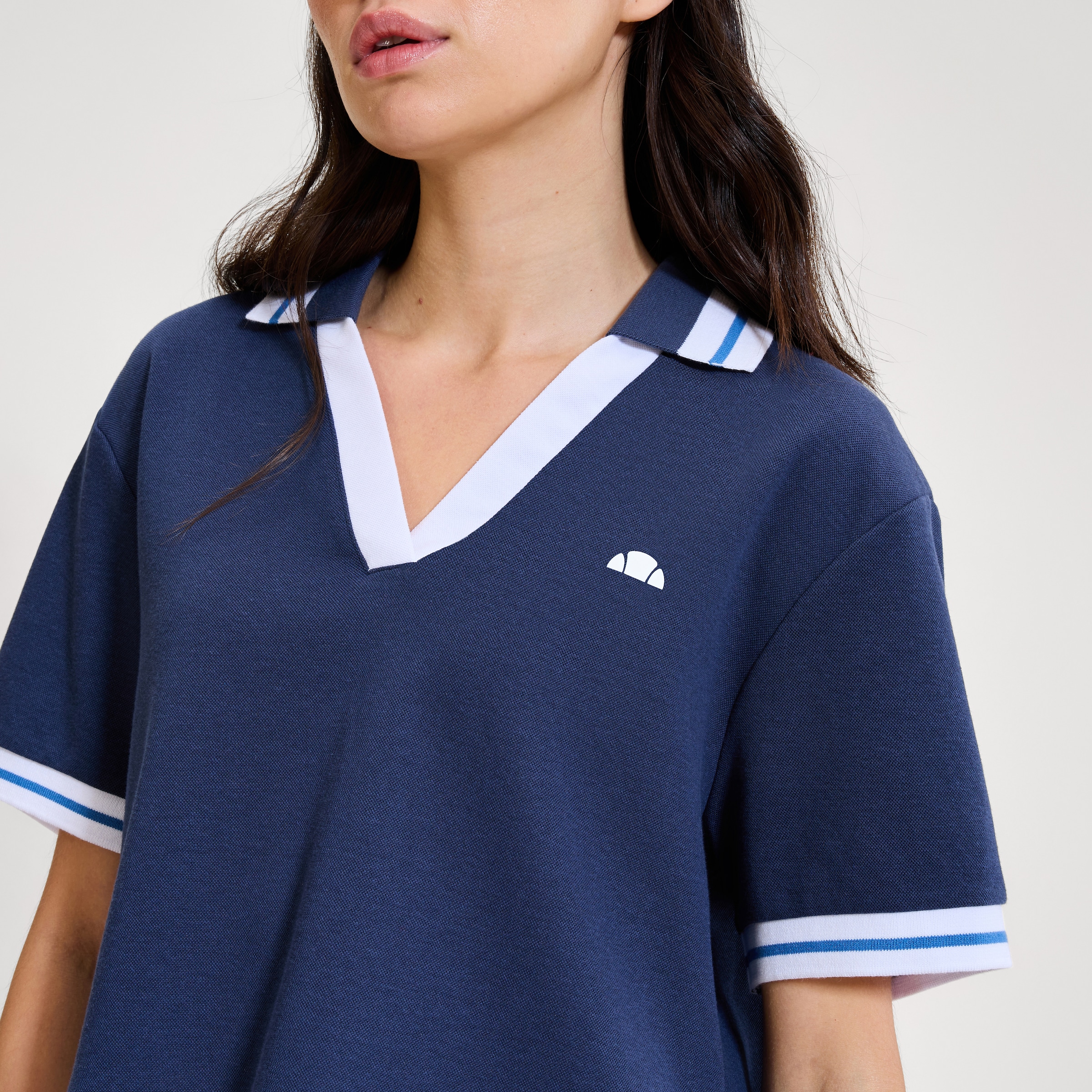 Ellesse Polo »FERNIE POLO SHIRT« à manches courtes, avec col polo et encolure en V, coupe sportive