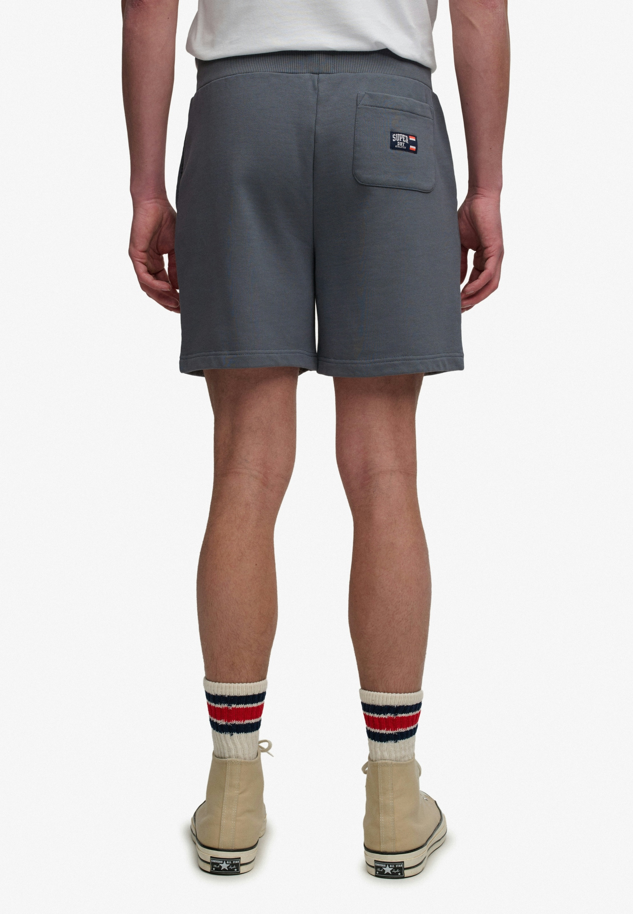 Superdry Sweatshorts »ESSENTIAL LOGO CLASSIC SHORT«  coupe décontractée, avec élastique, longueur genoux, uni
