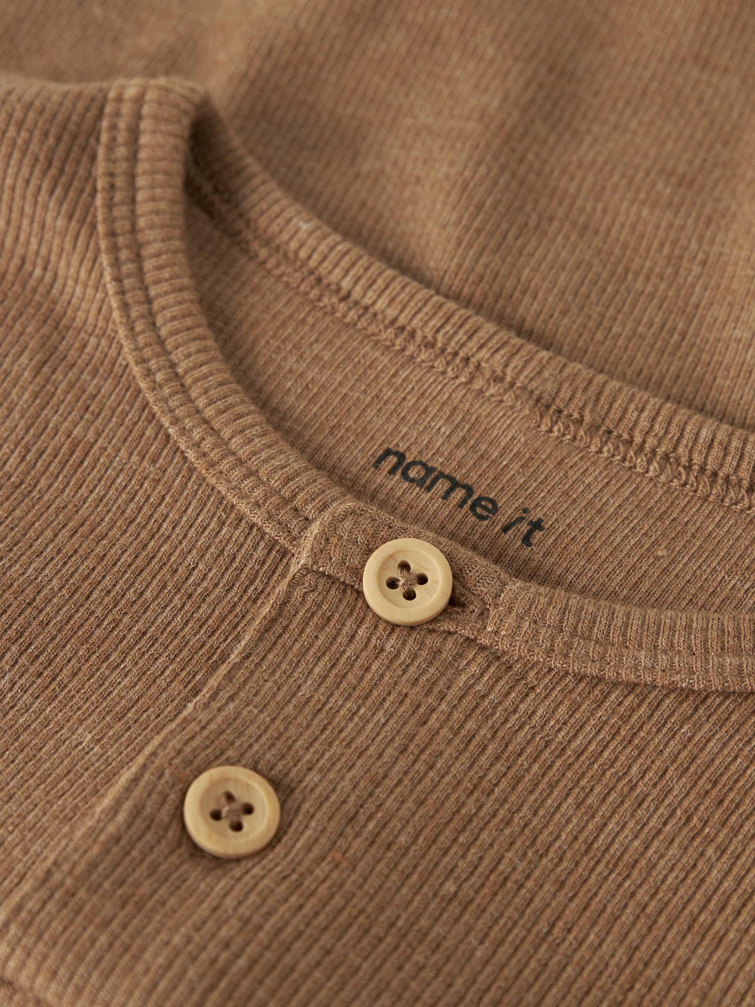 Name It T-shirt à manches longues »NMMKAB LS TOP NOOS« Im Henley-Stil - mit kurzer Knopfleise, normal geschnitten