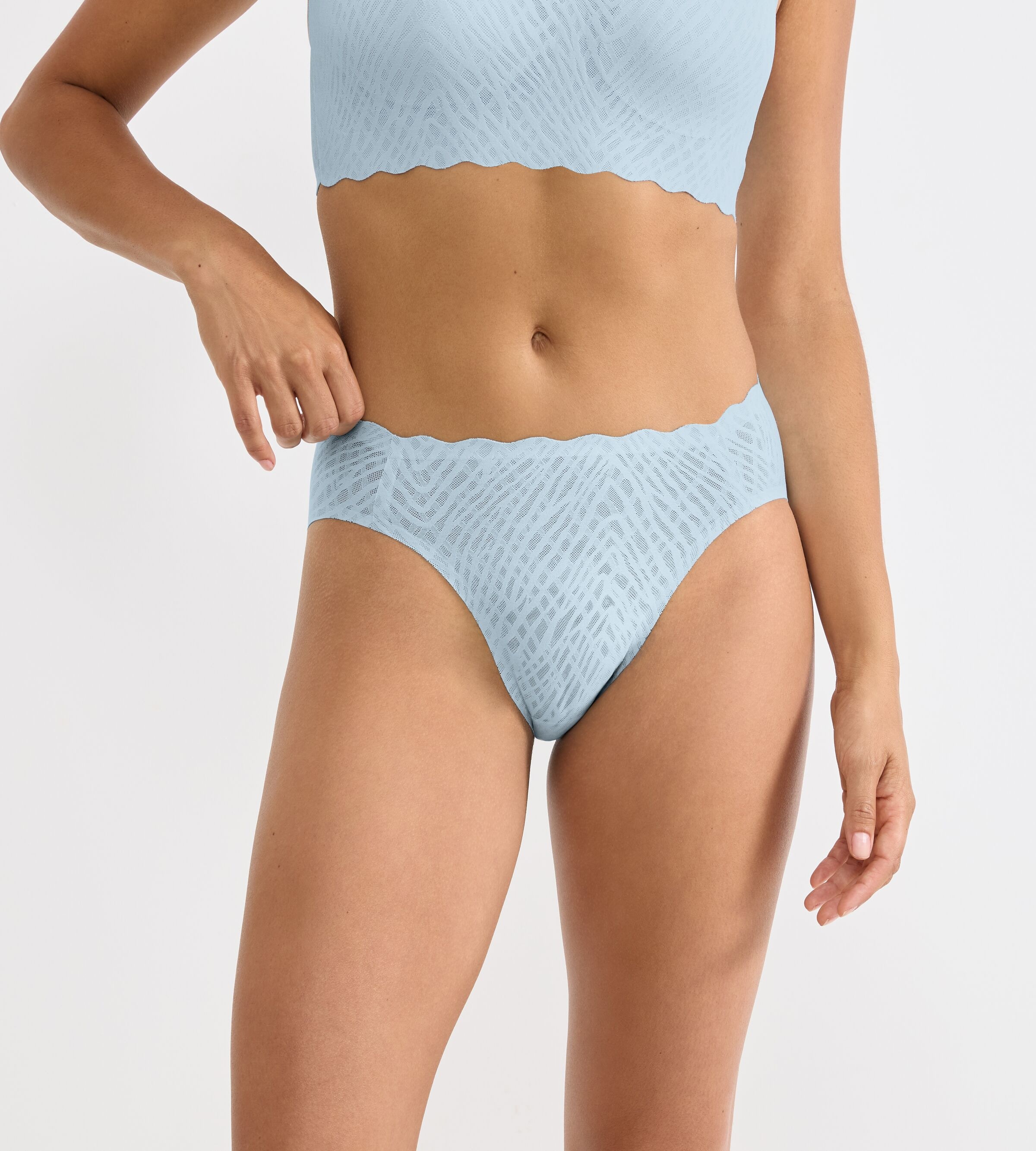 sloggi Slip »ZERO Feel Bliss High leg« unsichtbar mit Spitzenoptik