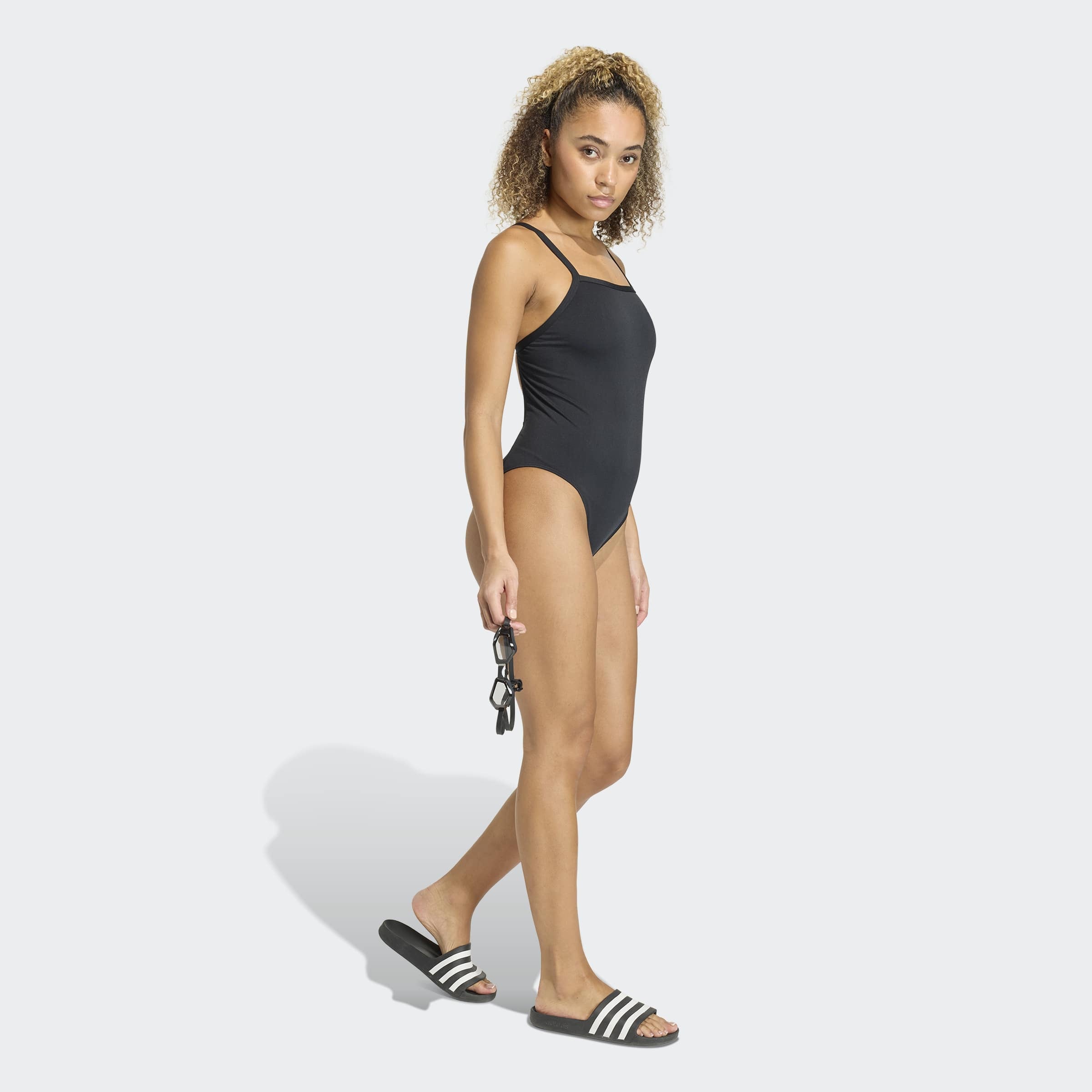 adidas Performance Maillot de bain »MIT DÜNNEN TRÄGERN UND V-FÖRMIGEM RÜCKENDESIGN«