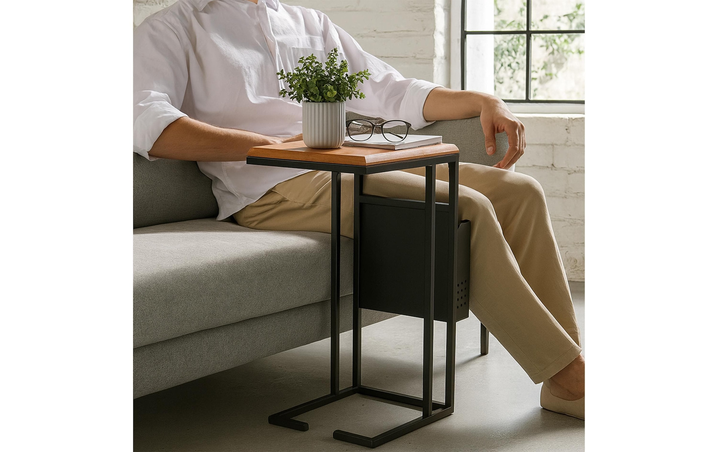 relaxdays Beistelltisch »in C-Form Mango 63 x 30« Couchtisch mit Zeitungsablage aus Mango Holz