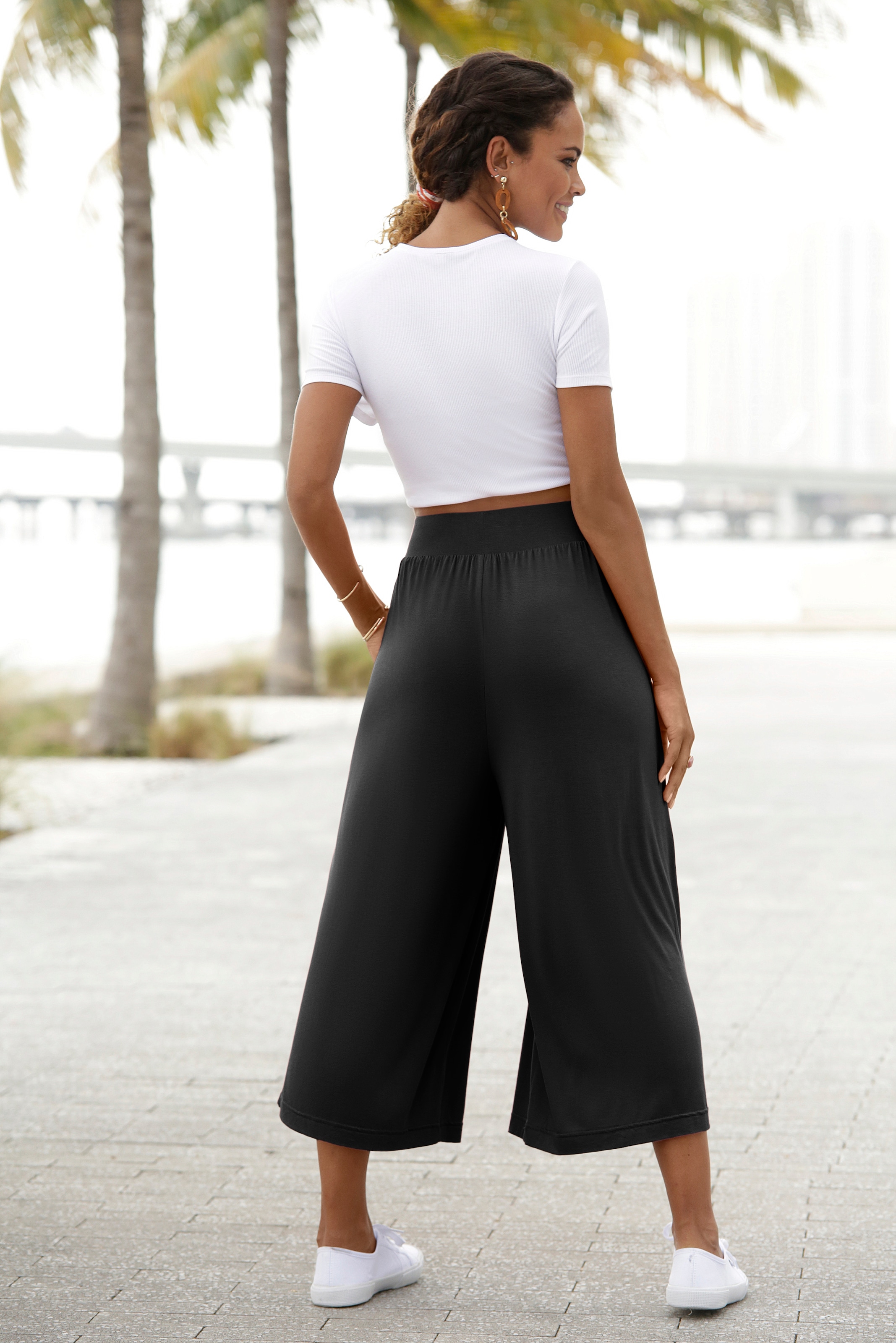 LASCANA Culotte  mit extra-weitem Bein und Taschen, bequeme Jerseyhose