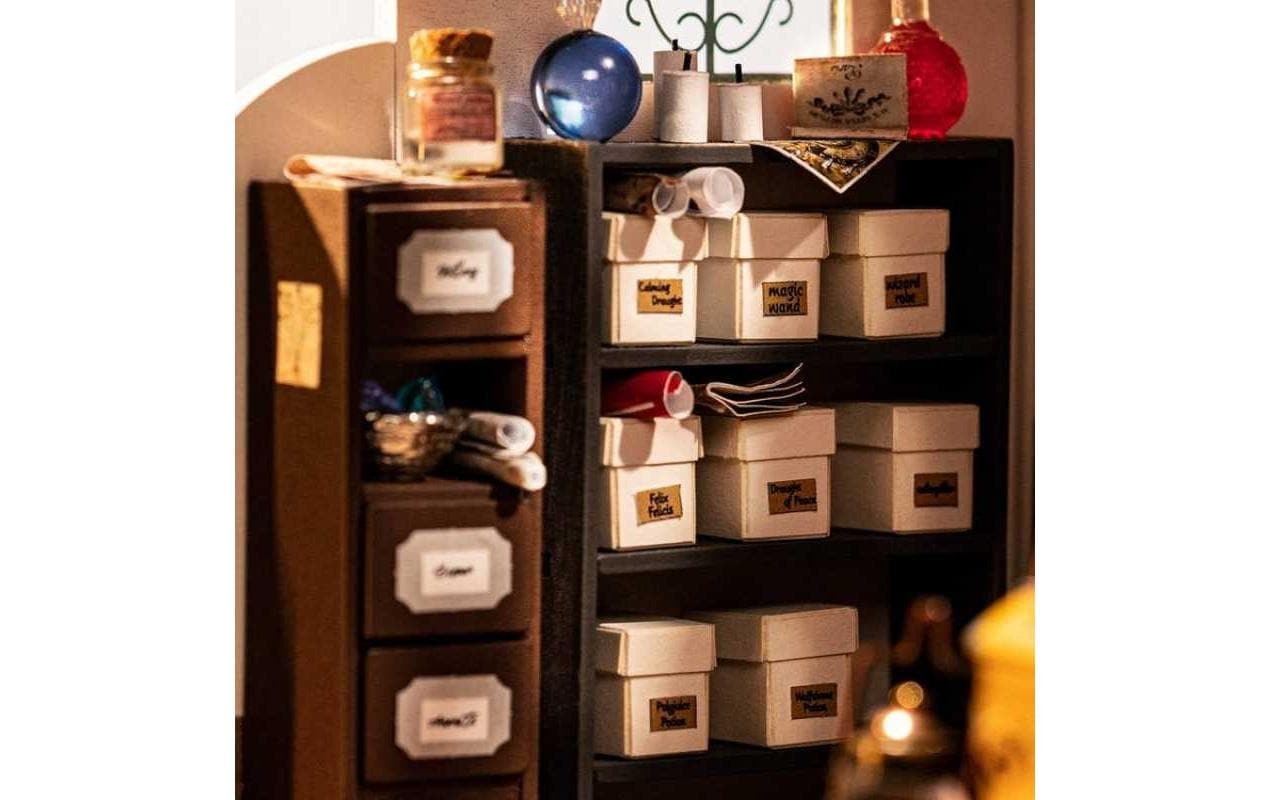   Puzzle »RoboTime Magic Emporium«