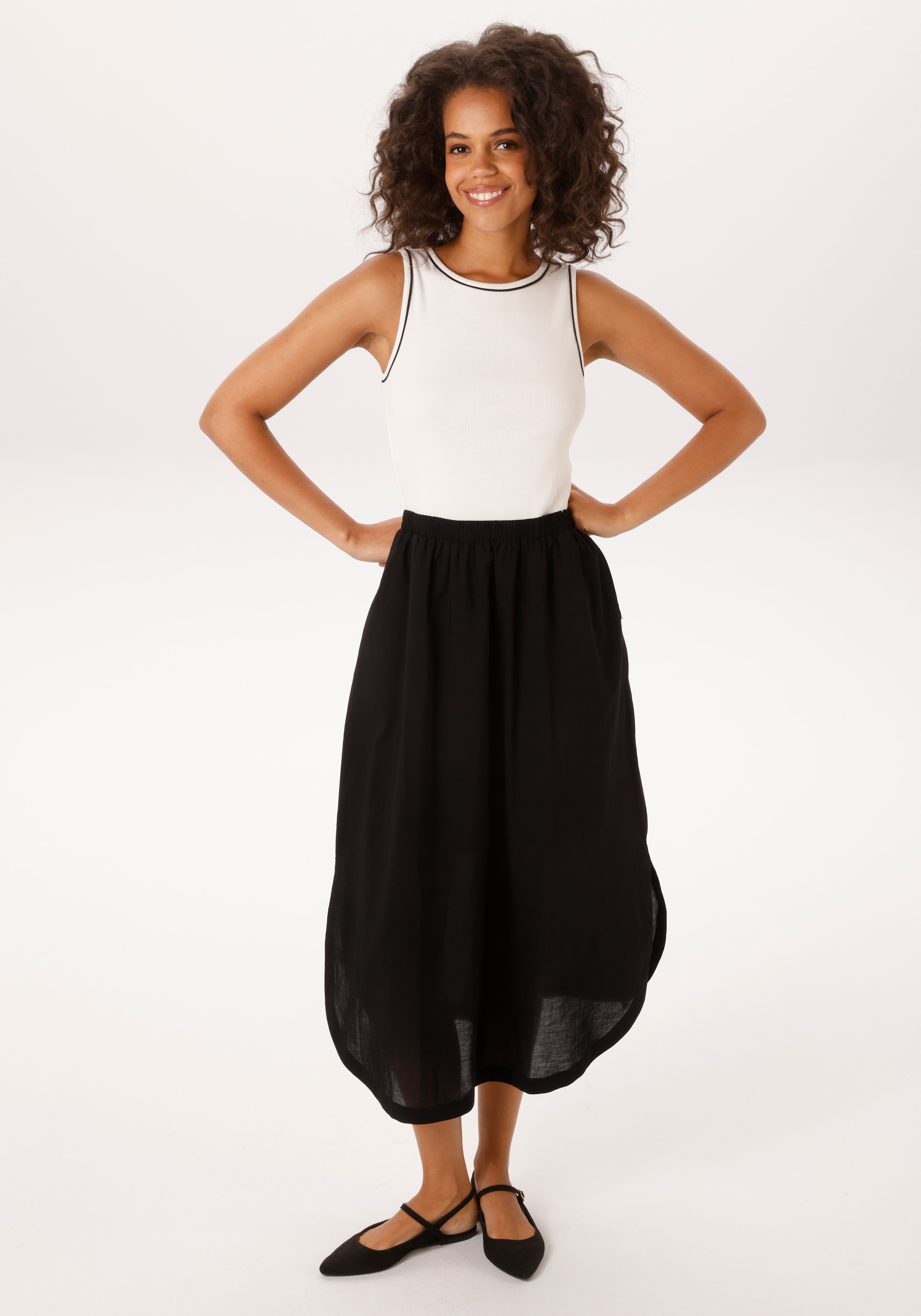 Aniston CASUAL Robe d'été mit kontastfarbenen Pipings im Oberteil - NEUE KOLLEKTION