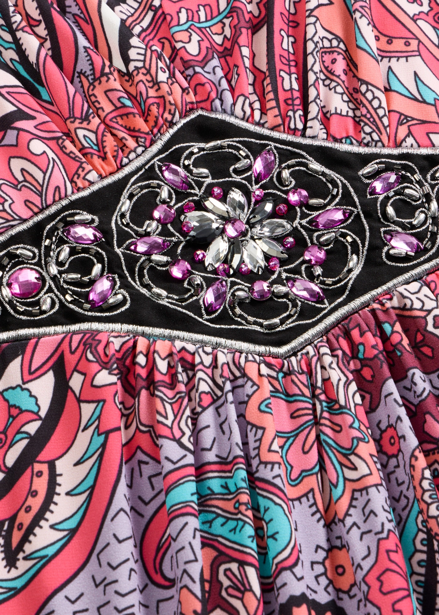 bonprix Maxi robe »Maxikleid mit Applikationen« sans manches, matière élastique, coupe ajustée