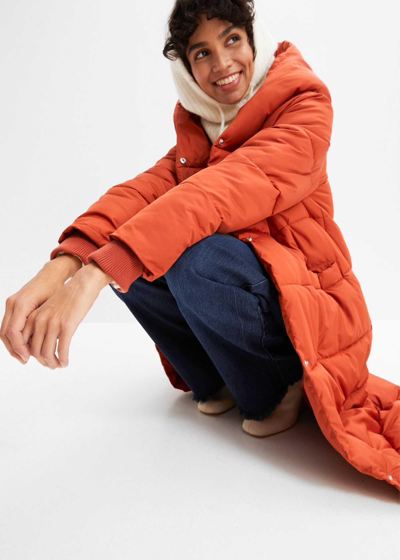 bonprix Manteau matelassé avec rembourrage épais, avec capuche, coupe oversize