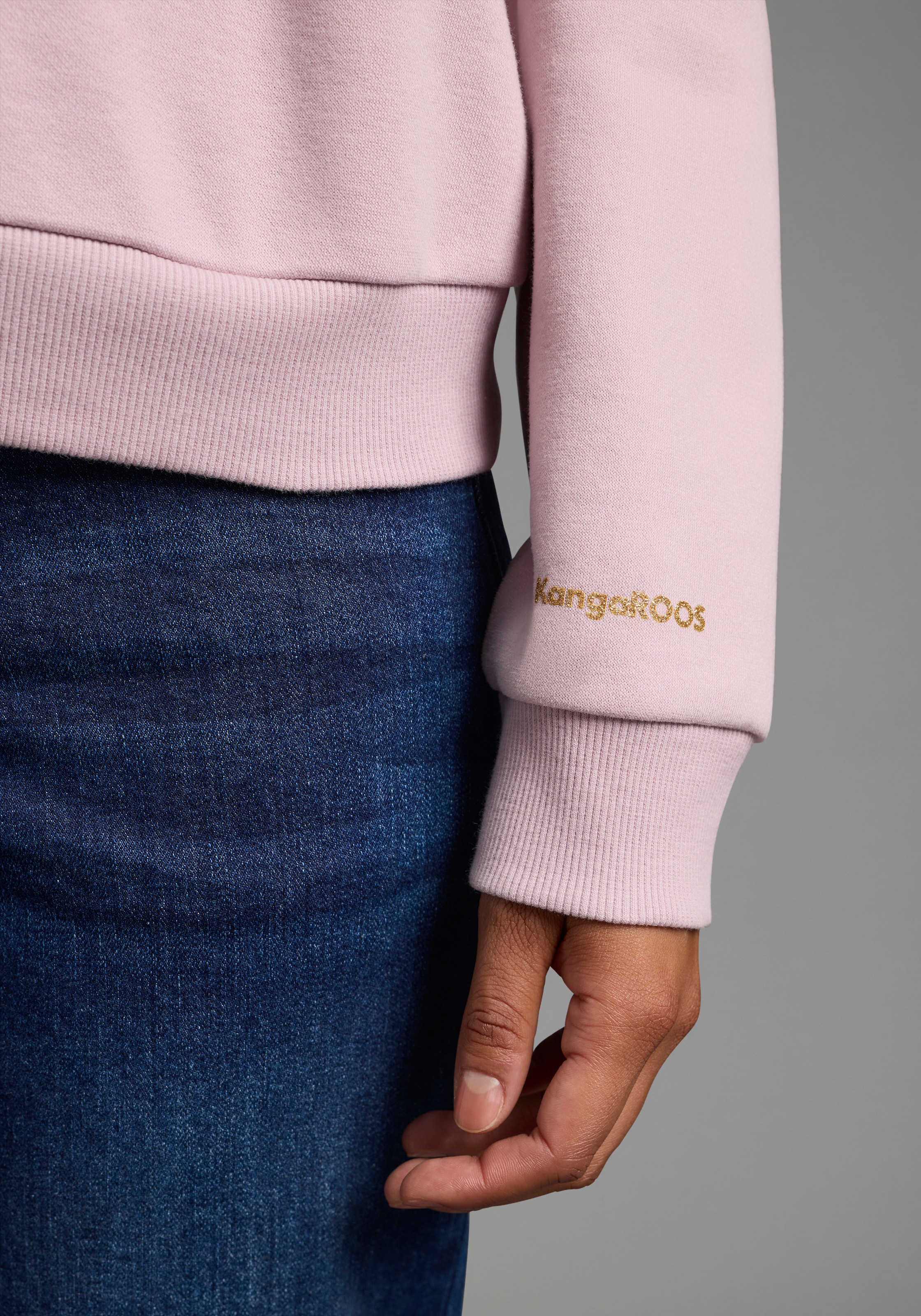 KangaROOS Sweat-shirt , avec impression en application, coupe ample, longueur aux hanches
