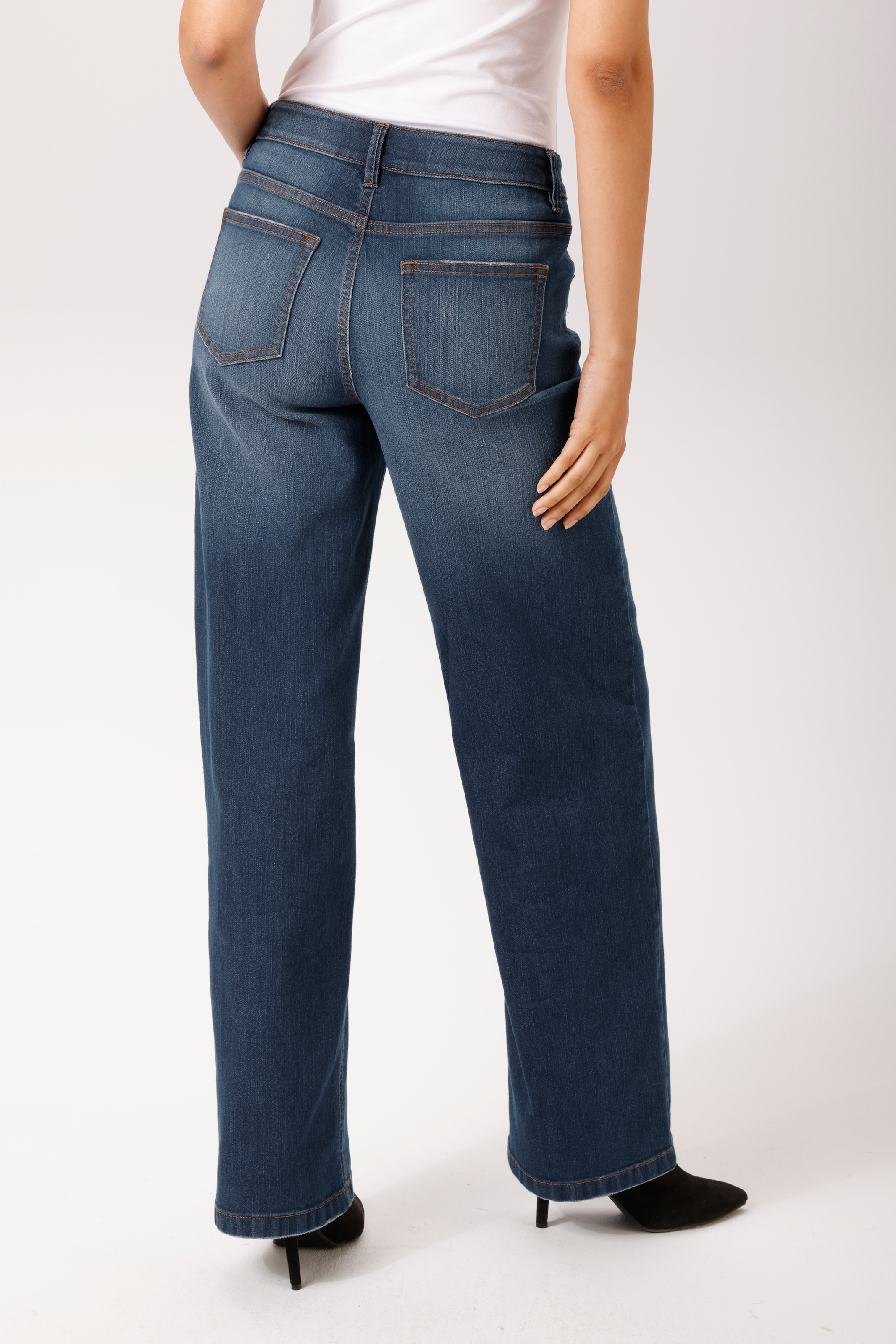 Aniston CASUAL Straight-Jeans mit trendig weitem Bein