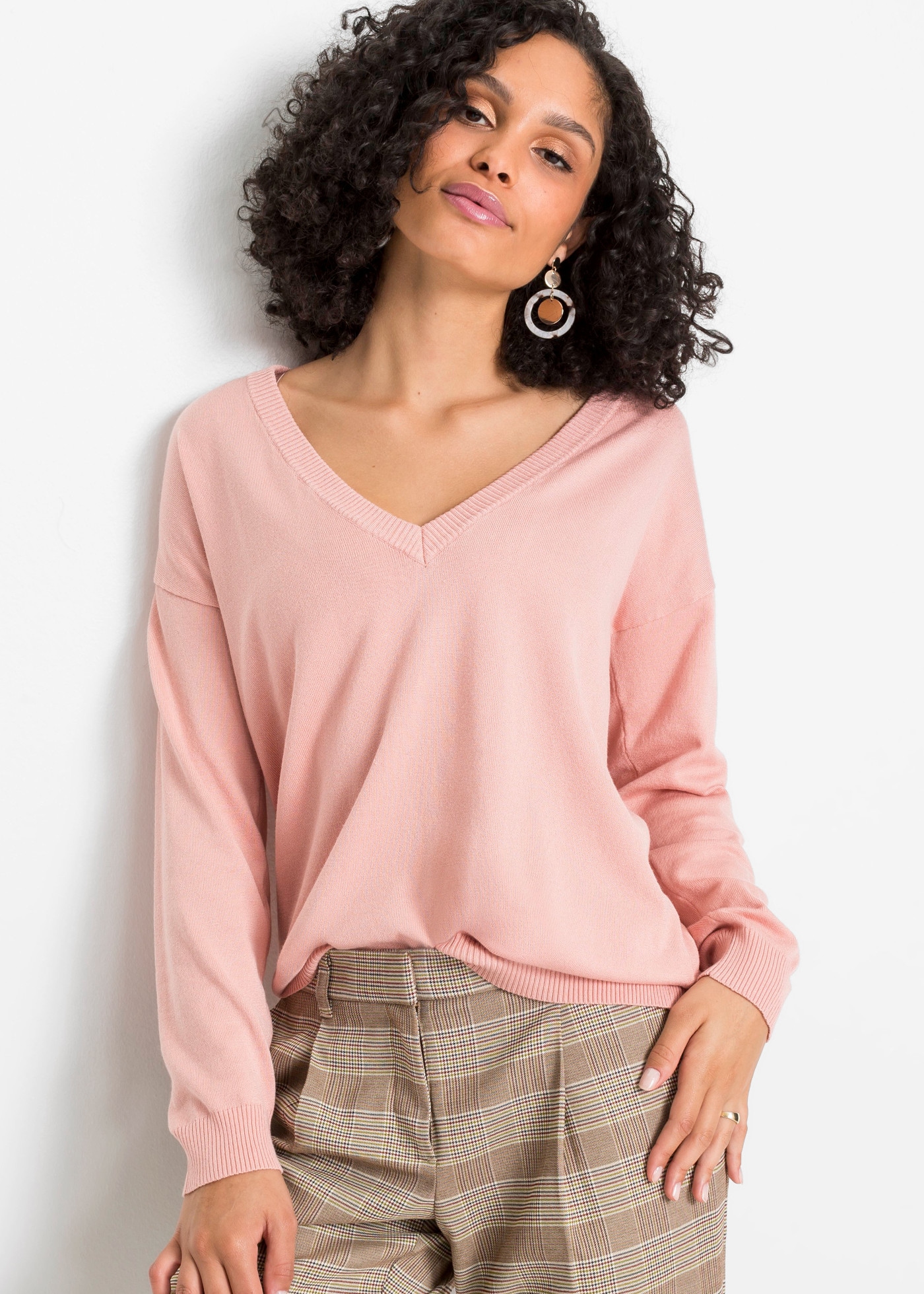 bonprix Pull en tricot matière douce et moelleuse, coupe oversize, décolleté en V